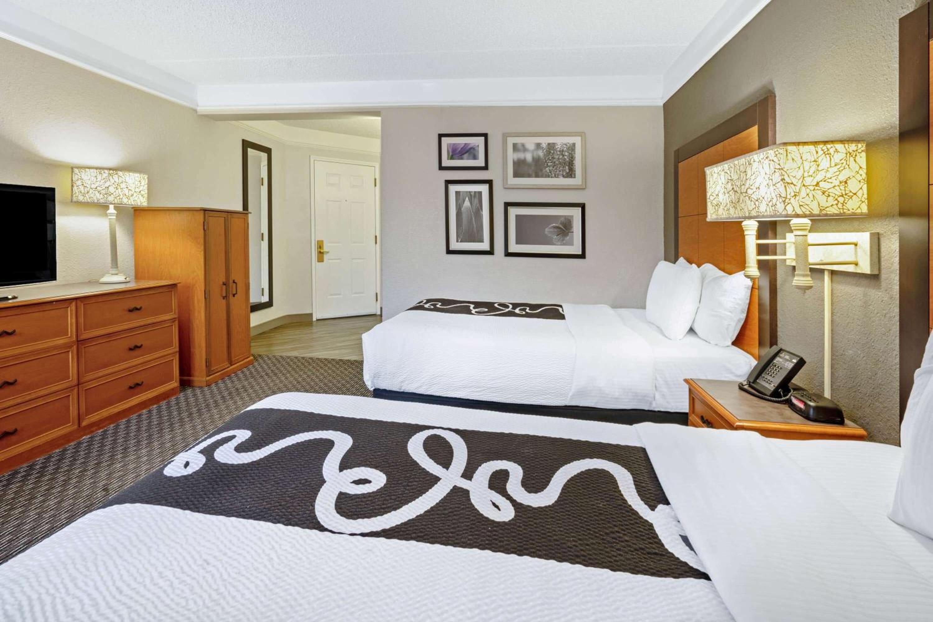 Double Room with Two Double Beds - Non-Smoking - Photo 5