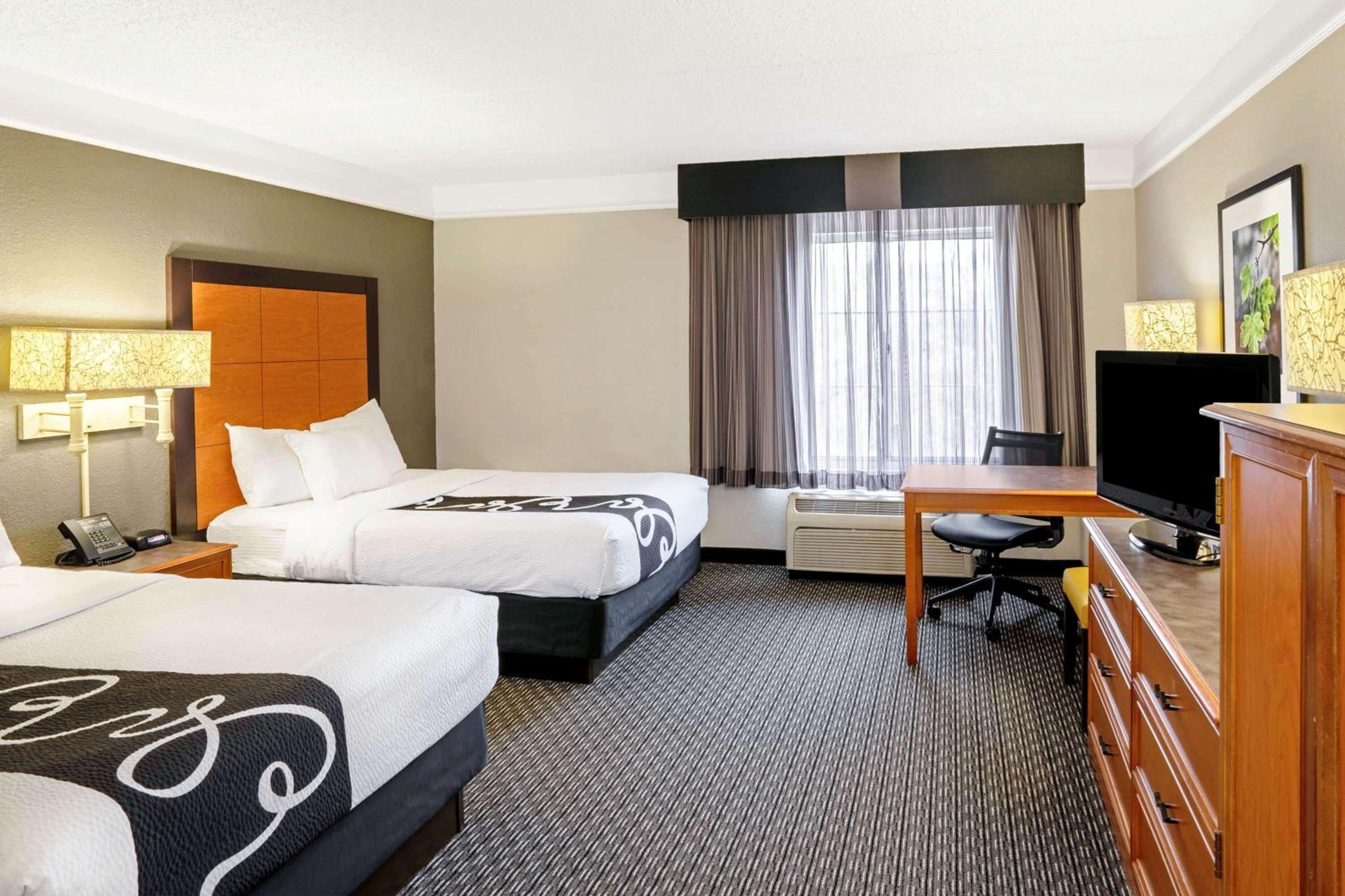 Double Room with Two Double Beds - Non-Smoking - Photo 3