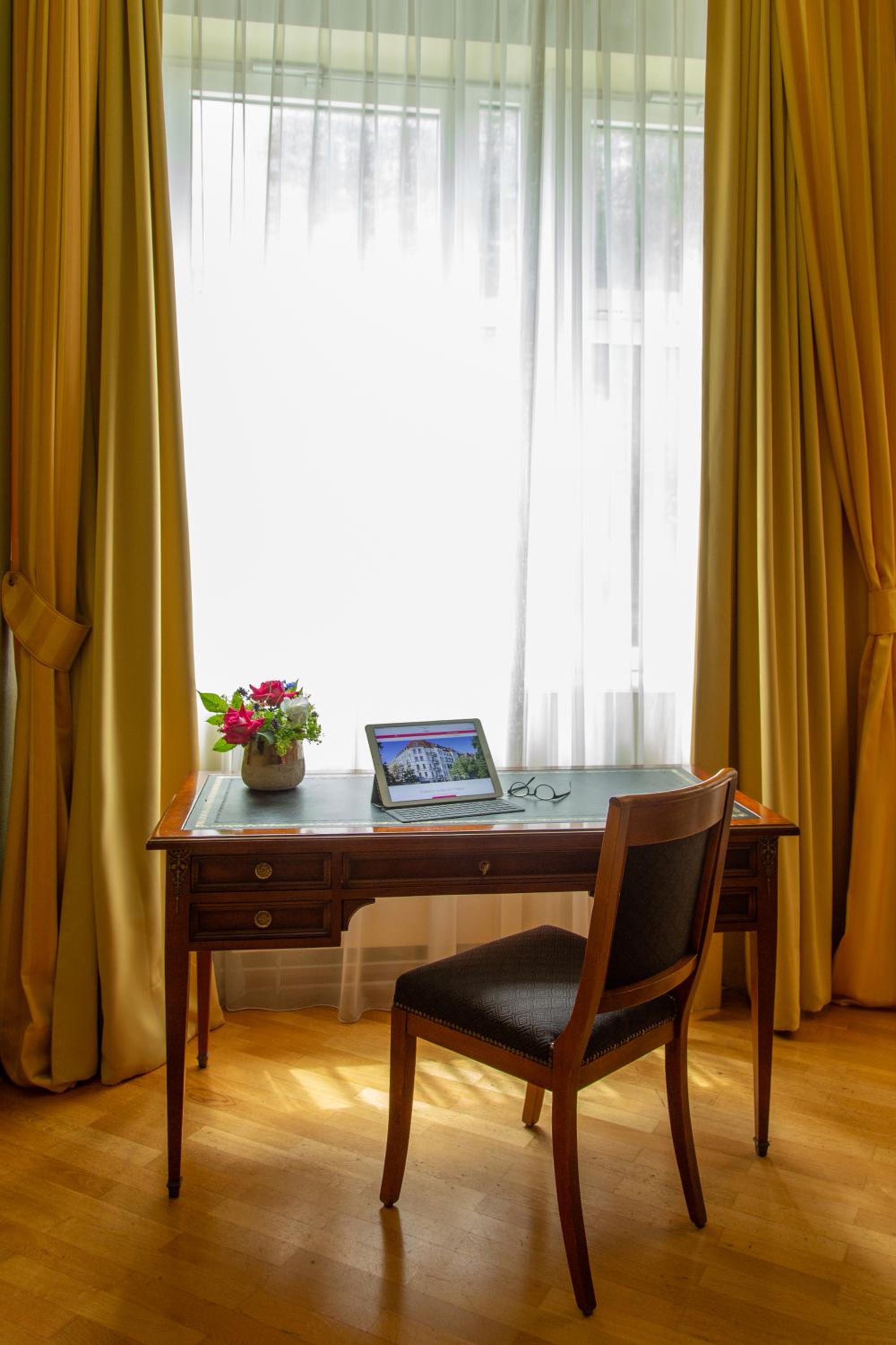 Available room thumbnail 5