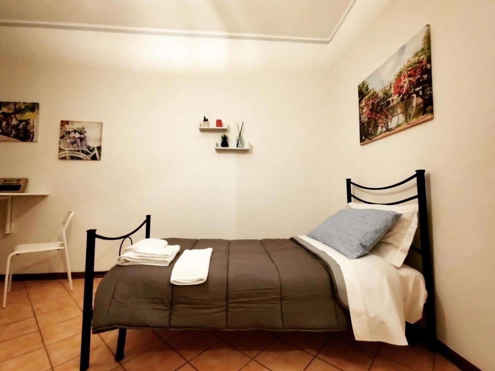 Single Room with Private Bathroom photo 1