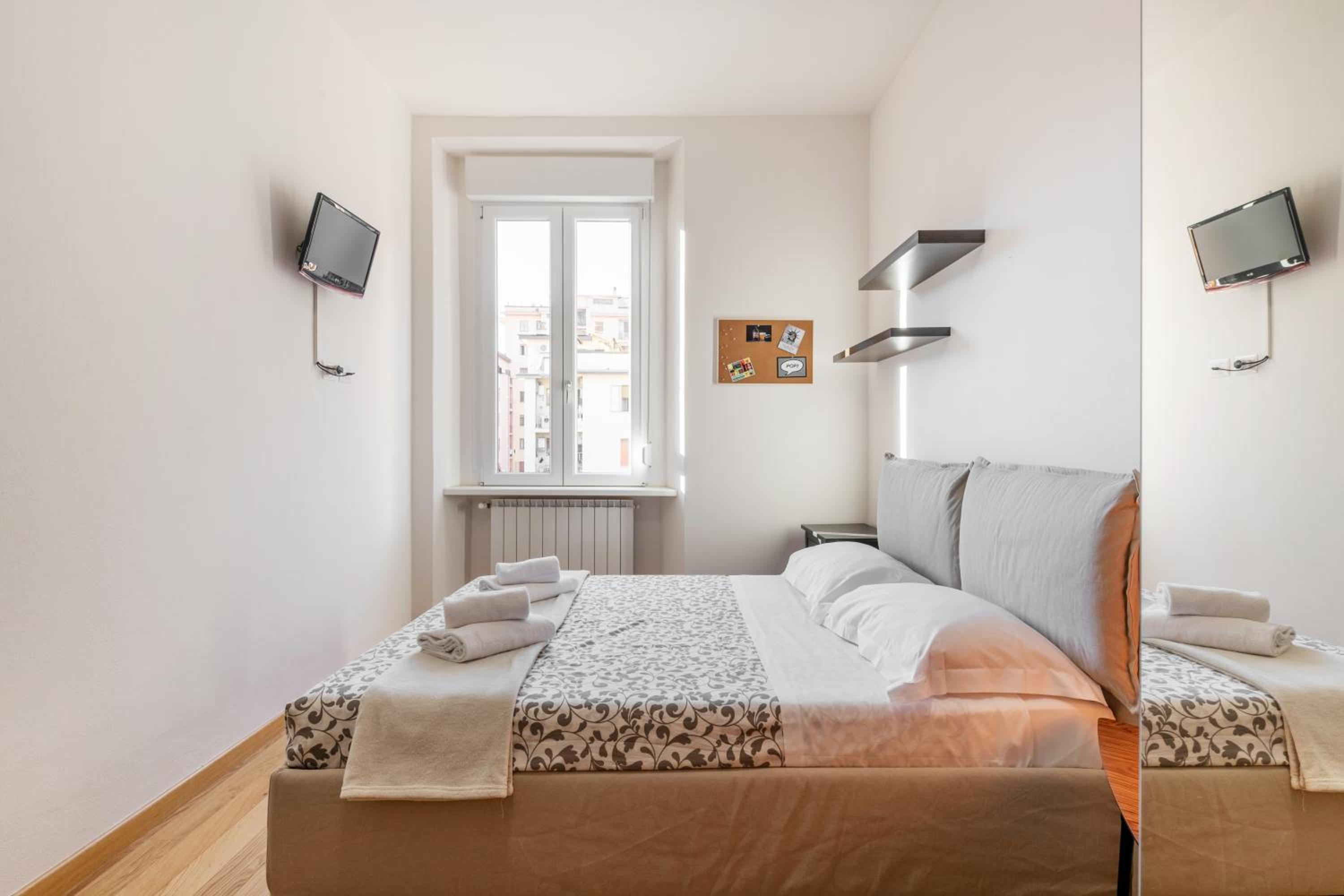 One-Bedroom Apartment photo 1