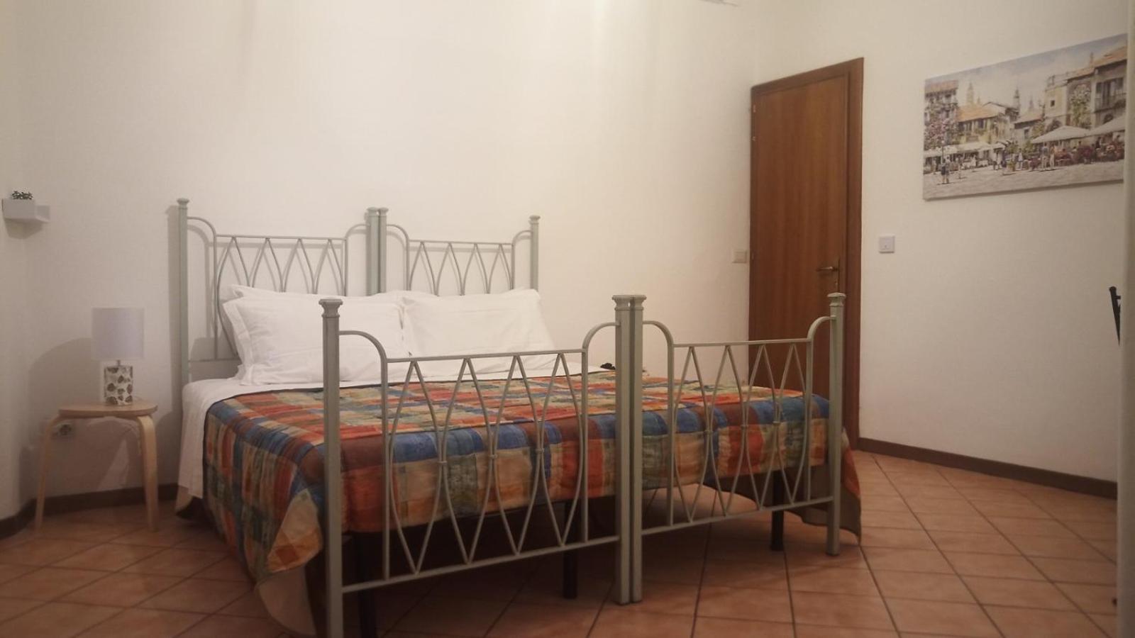 Double or Twin Room with Private External Bathroom - Photo 5