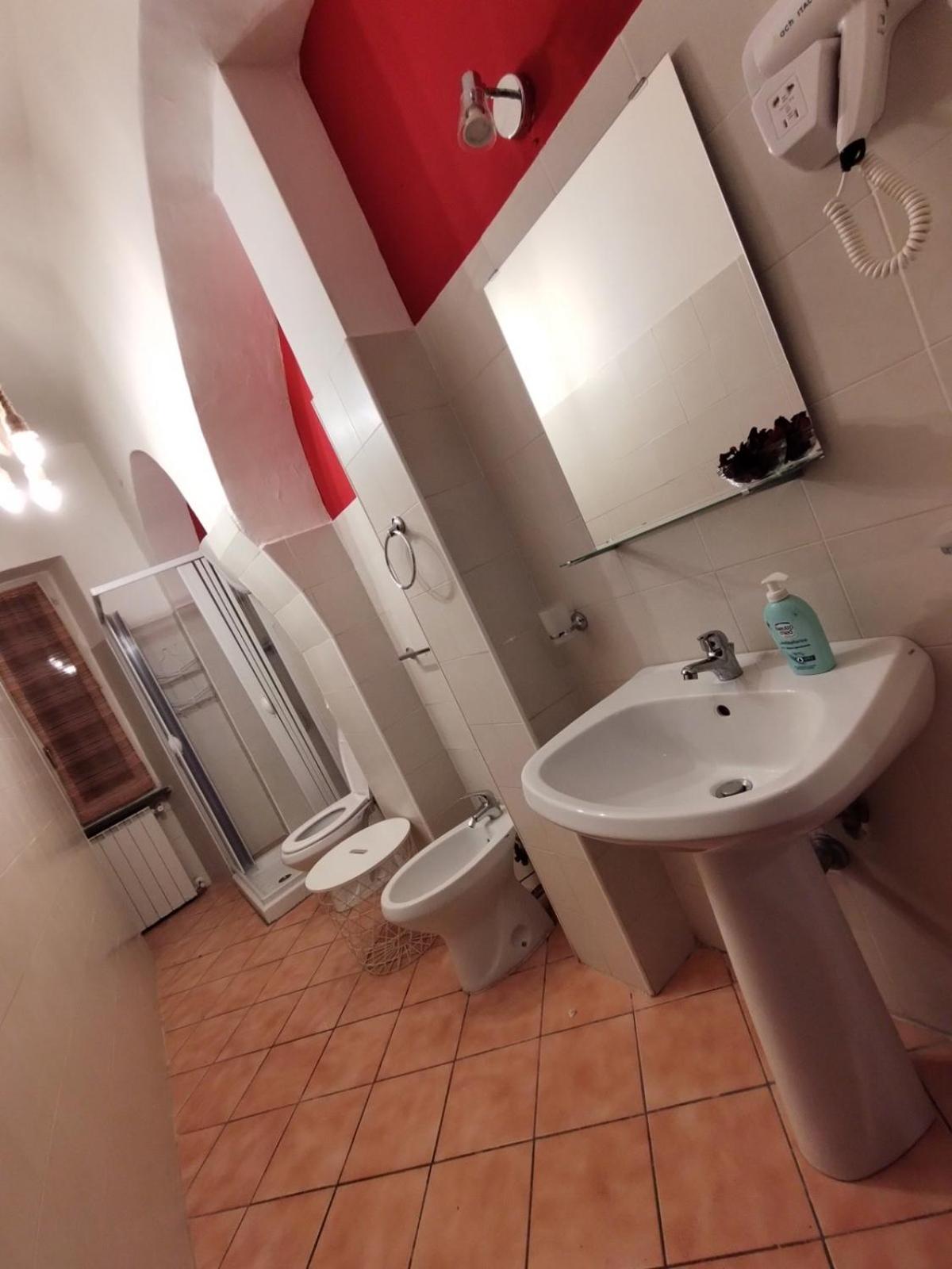 Double or Twin Room with Private External Bathroom - Photo 6