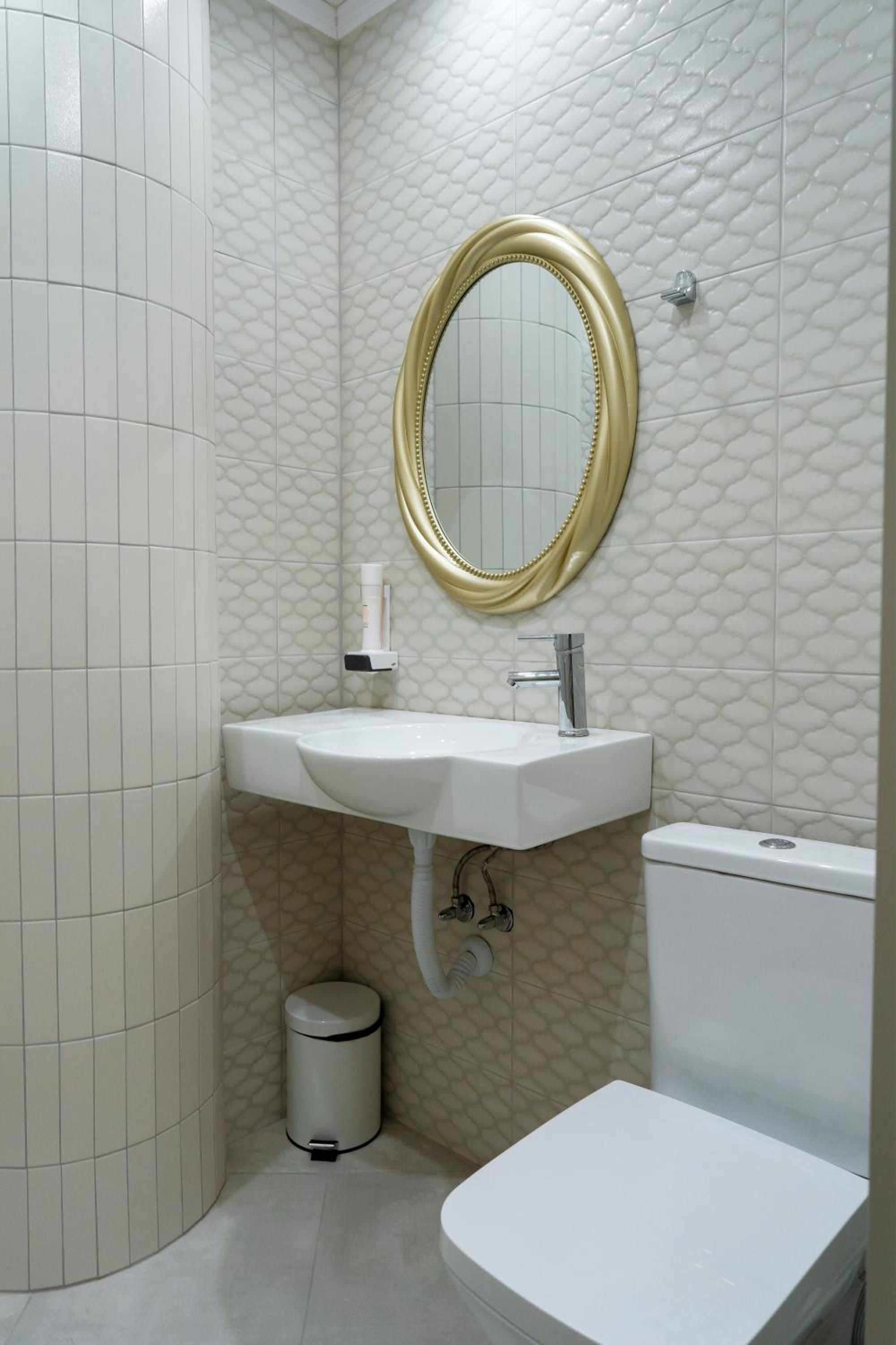 Deluxe Double Room - Photo 8