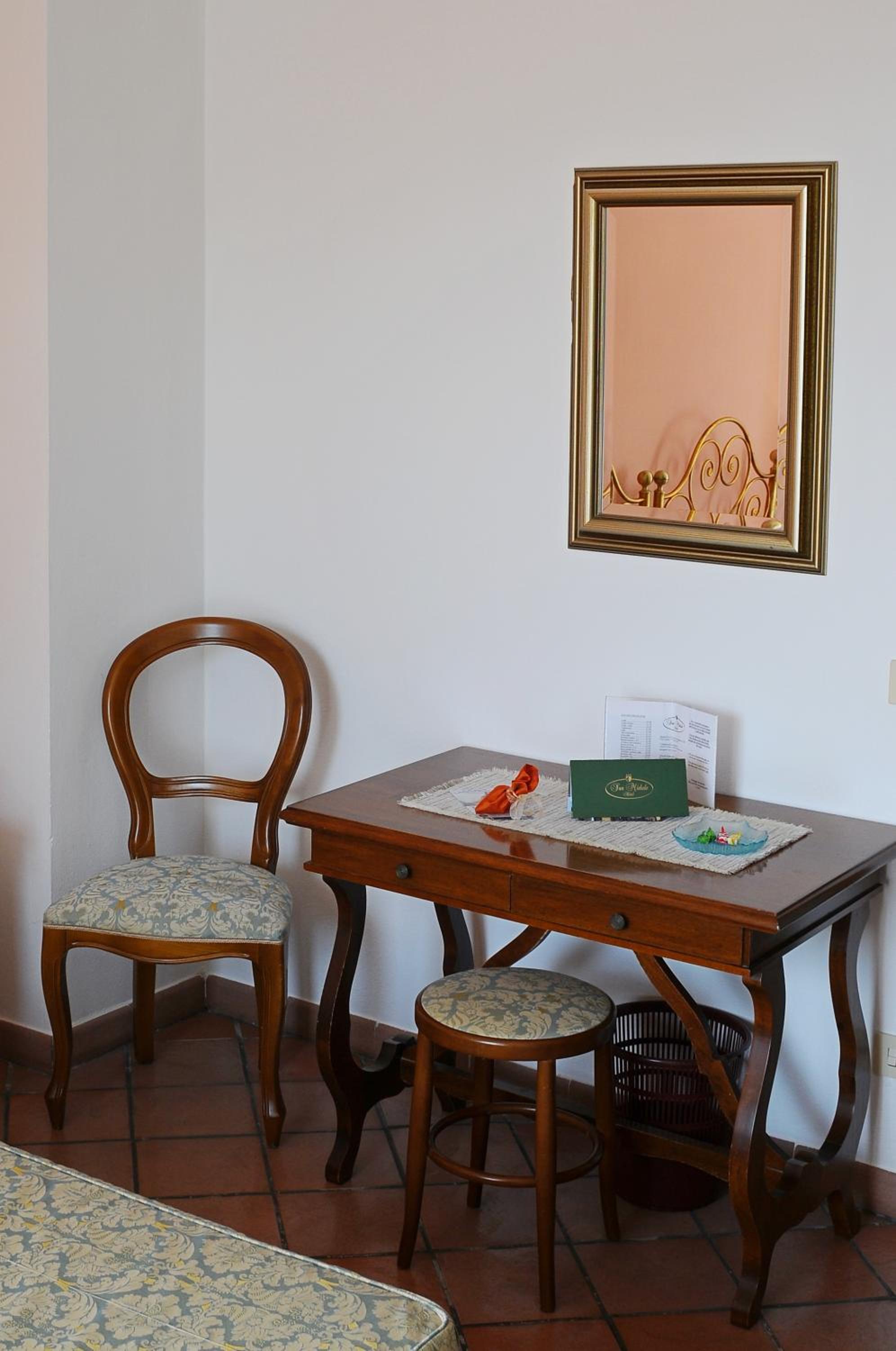 Double or Twin Room with View - Photo 6