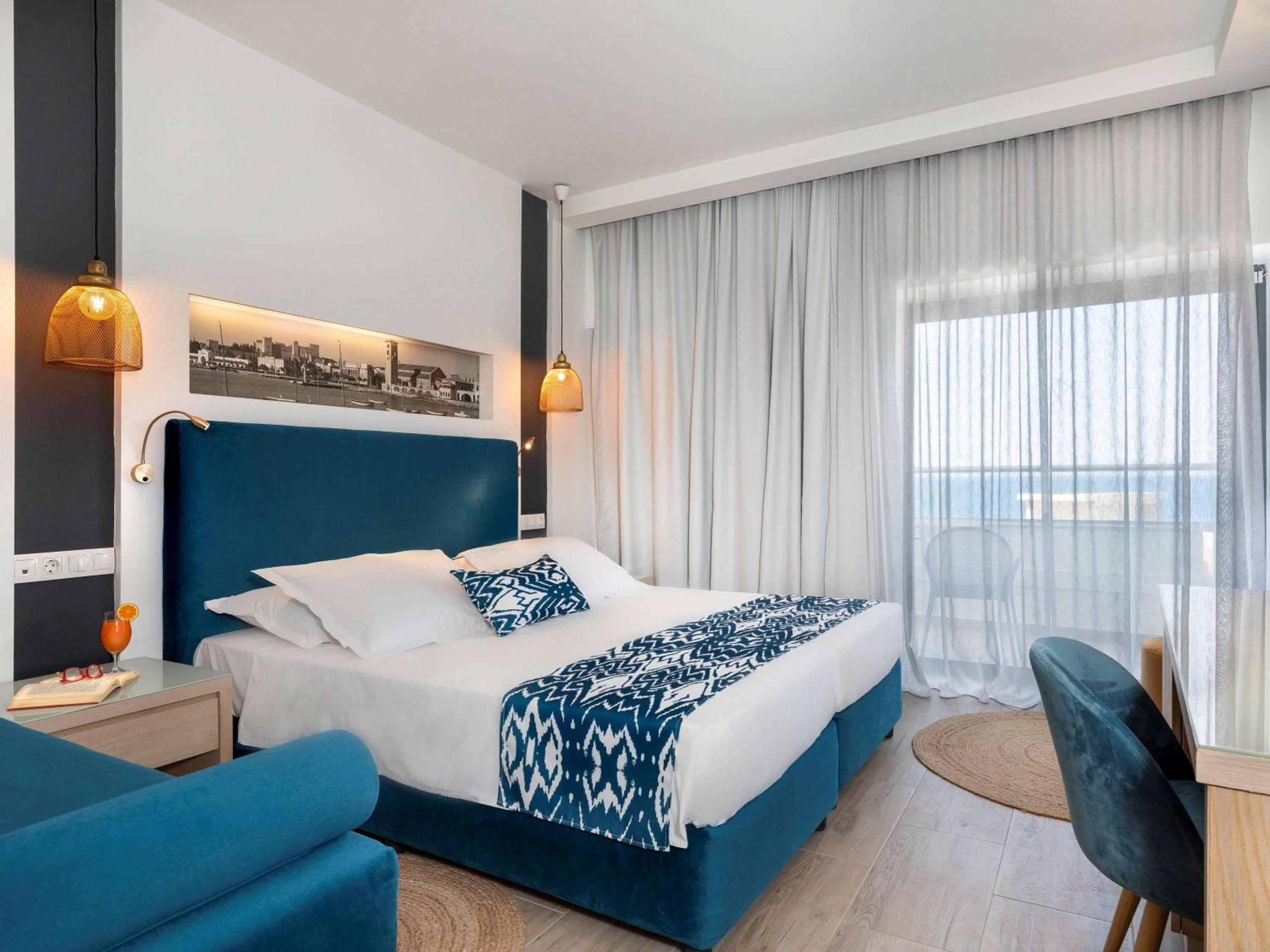 Privilege Room with Kingbed or Twin bed, single Sofa bed with Balcony and Sea View - Photo 6