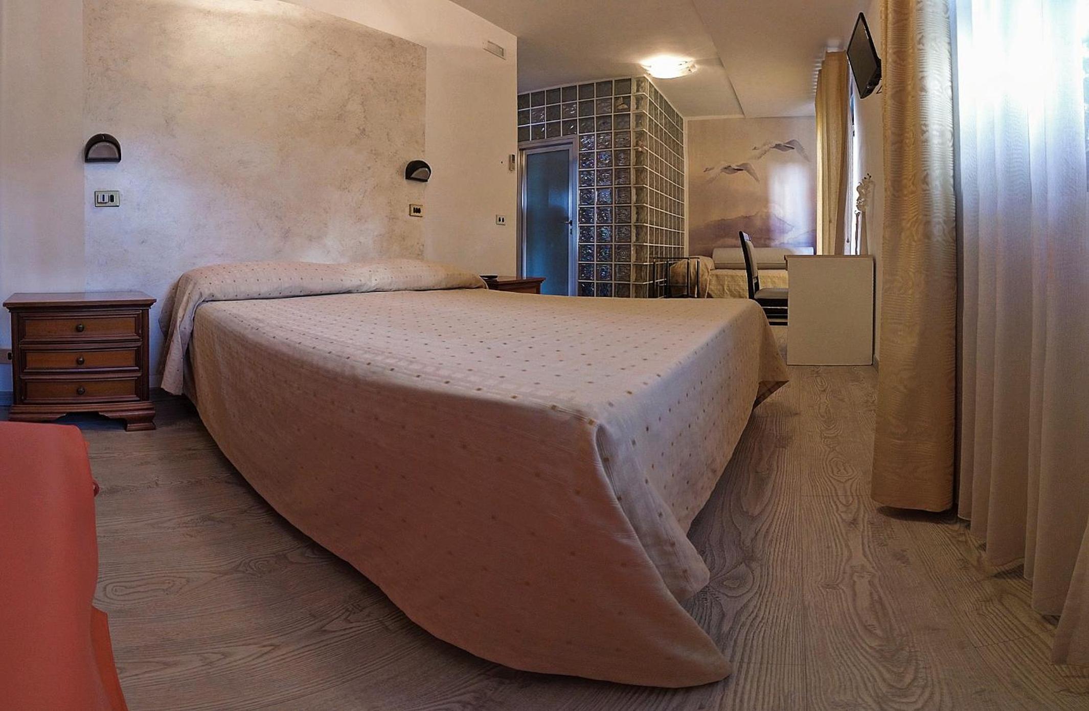 Triple Room - Photo 5