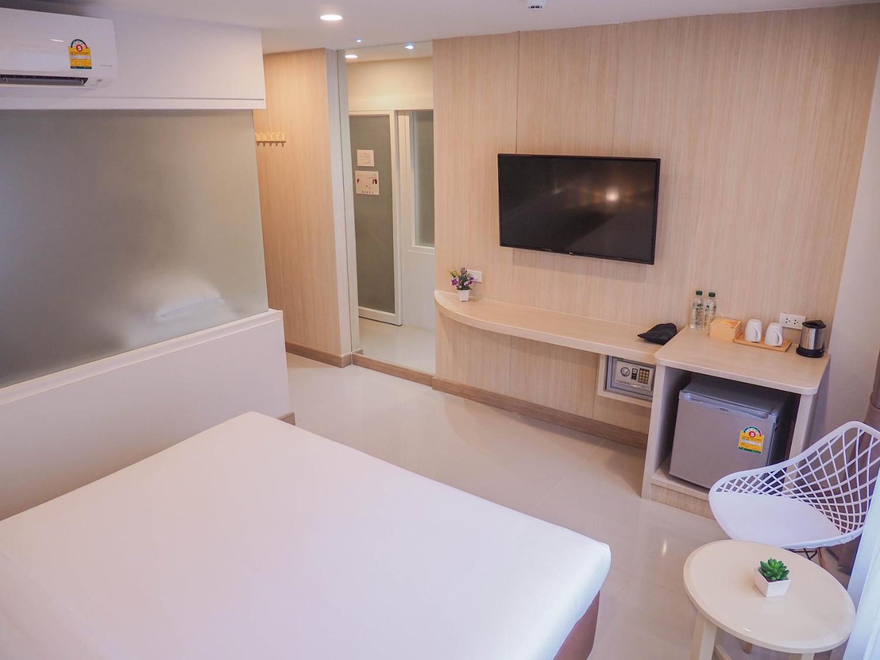 Superior King Room - Photo 7