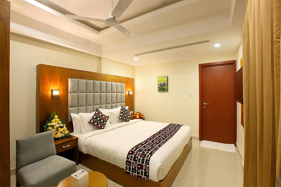 Deluxe King Suite photo 3