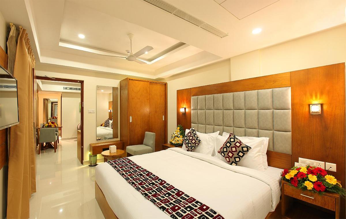 Deluxe King Suite photo 2