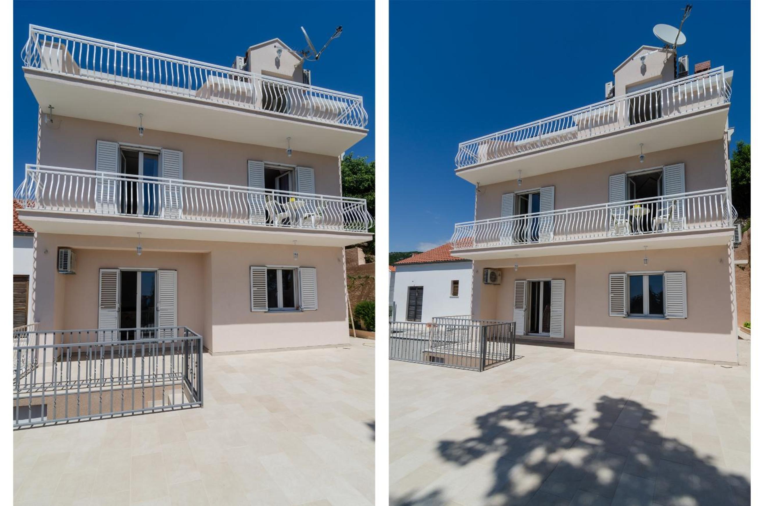 Comfort One-Bedroom Apartment with Balcony and Sea View photo 2