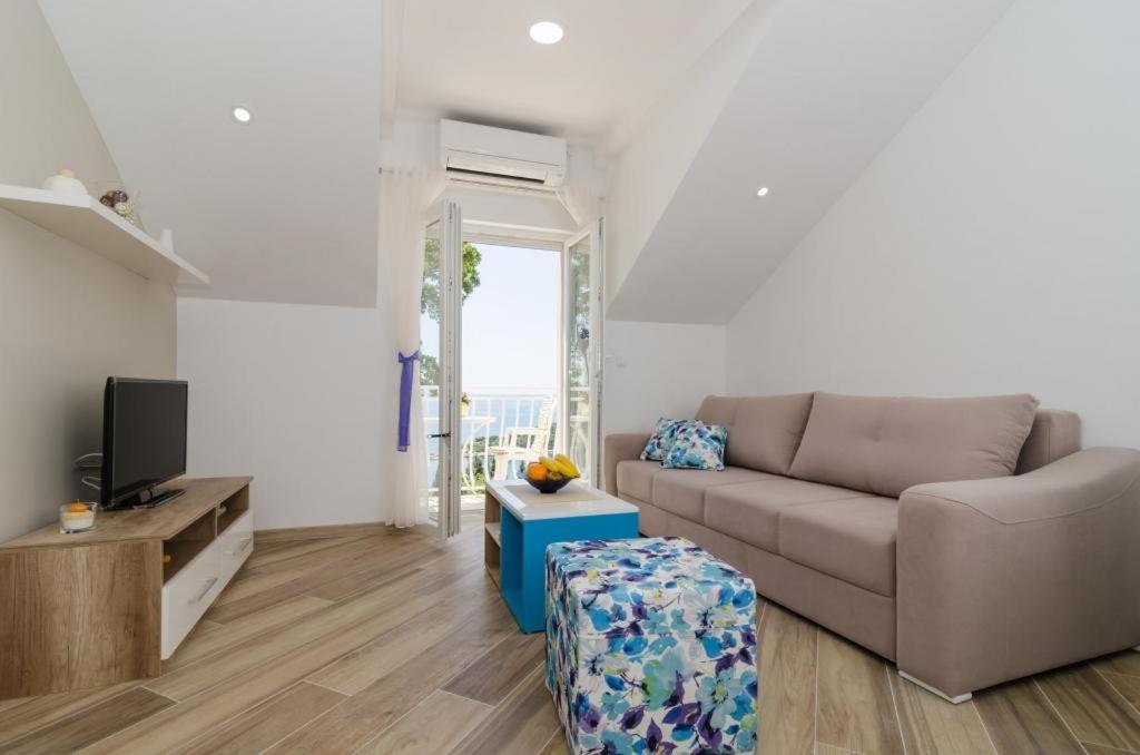 Superior One-Bedroom Apartment with Balcony and Sea VIew photo 1