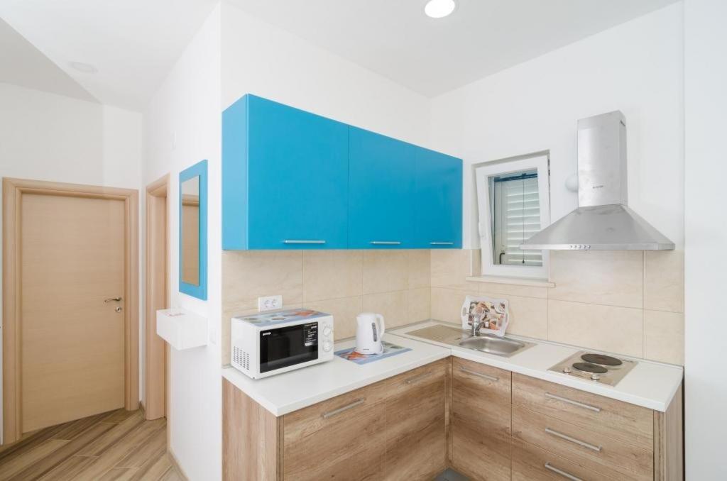 Superior One-Bedroom Apartment with Balcony and Sea VIew photo 2