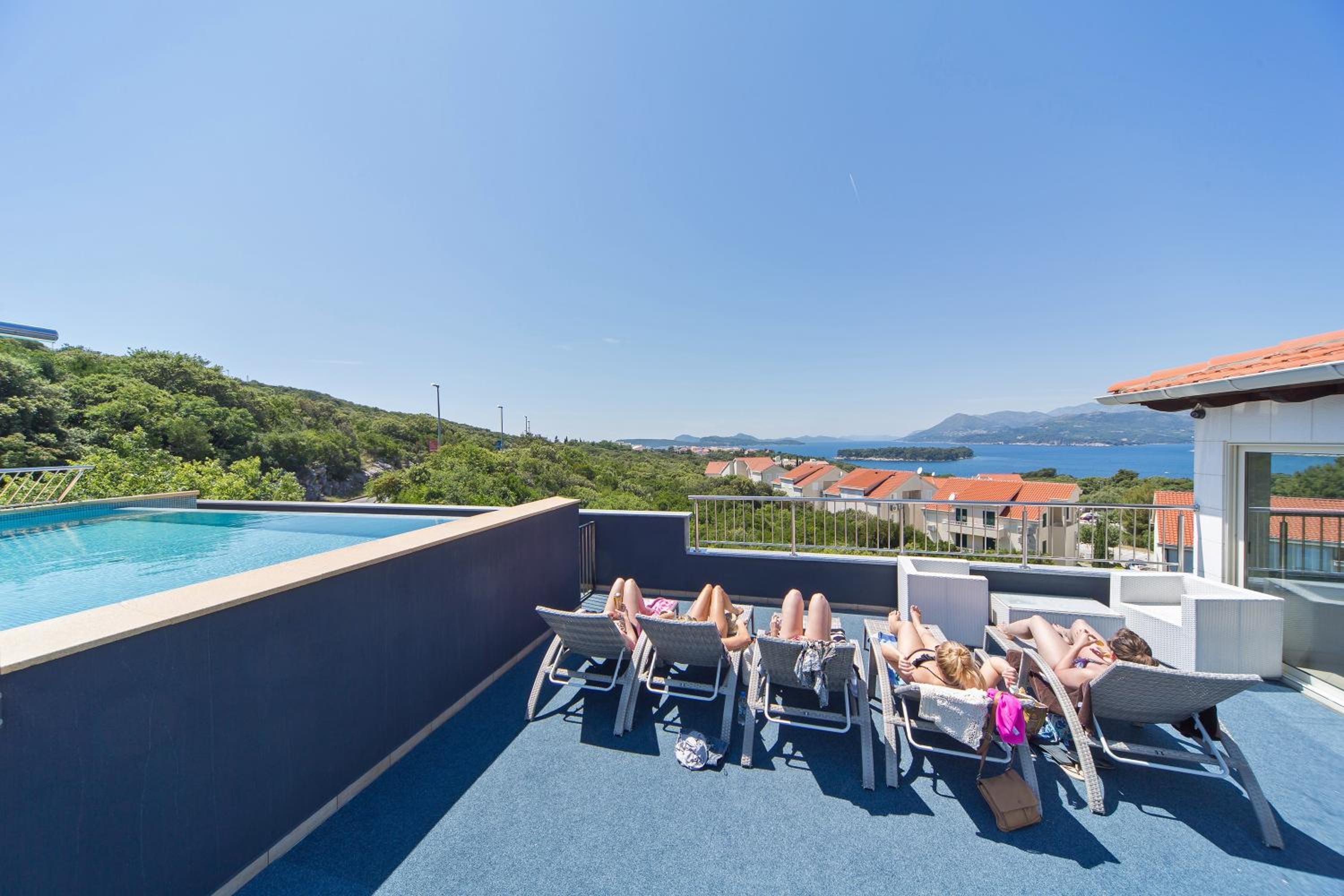 Deluxe Double Studio with Terrace photo 2
