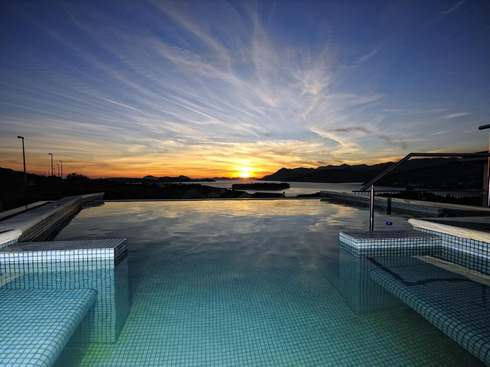Superior Two-Bedroom Apartment with Terrace and Sea View photo 3