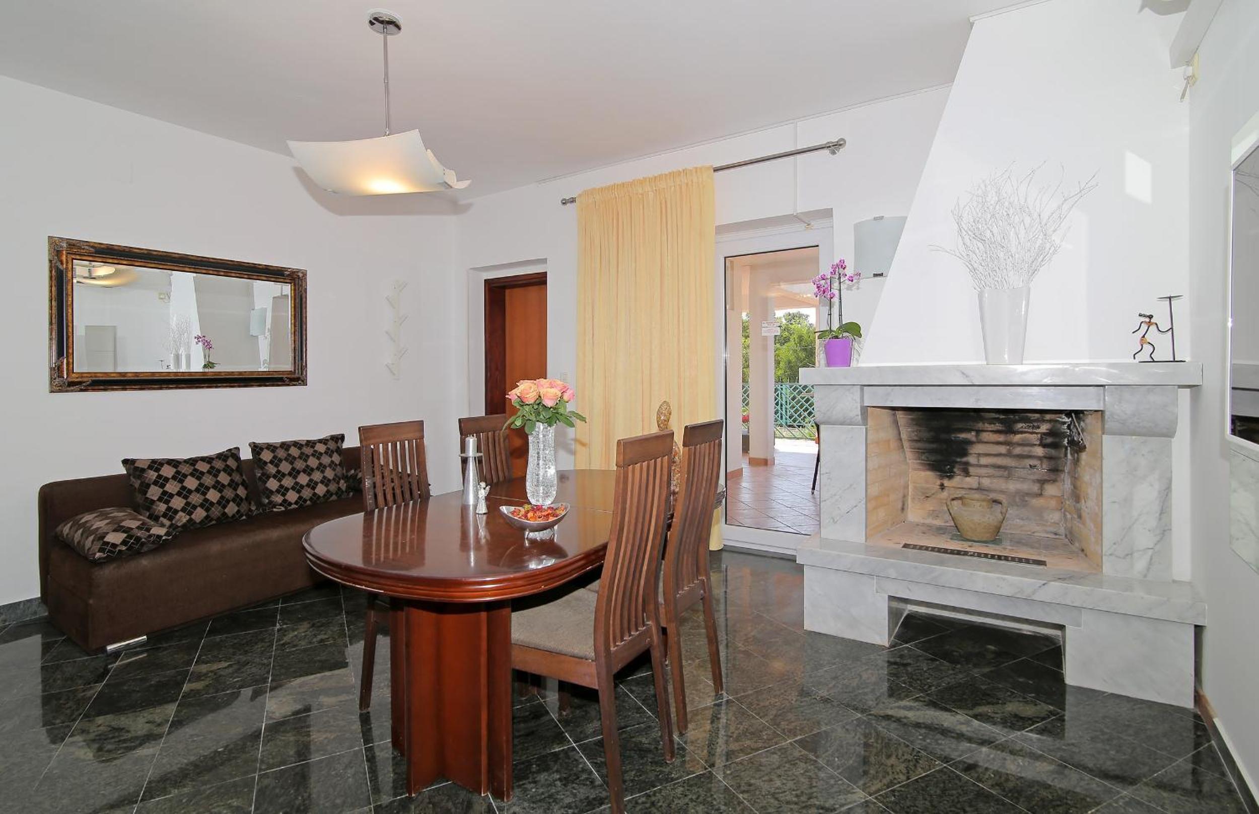 Deluxe Two-Bedroom Apartment with Terrace photo 2