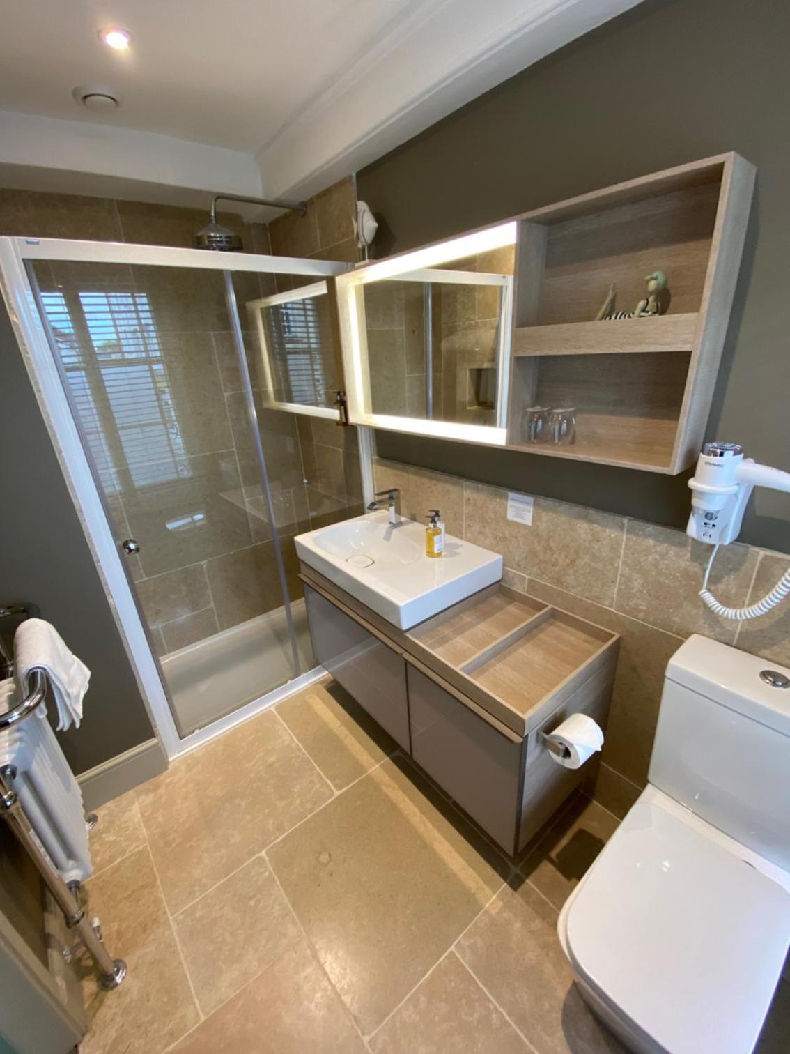 Deluxe Double Room - Photo 16