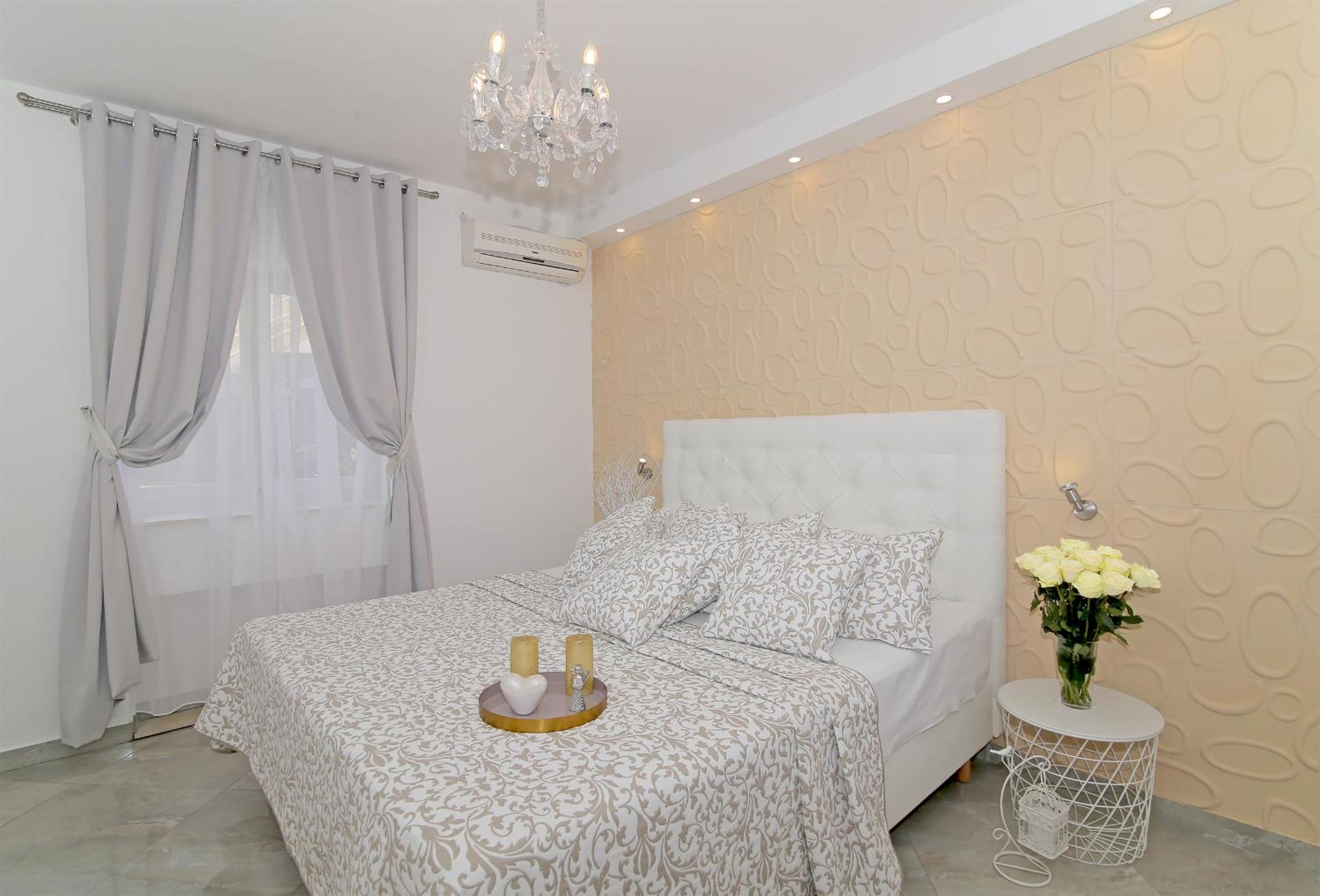 Deluxe One-Bedroom Apartment with Terrace