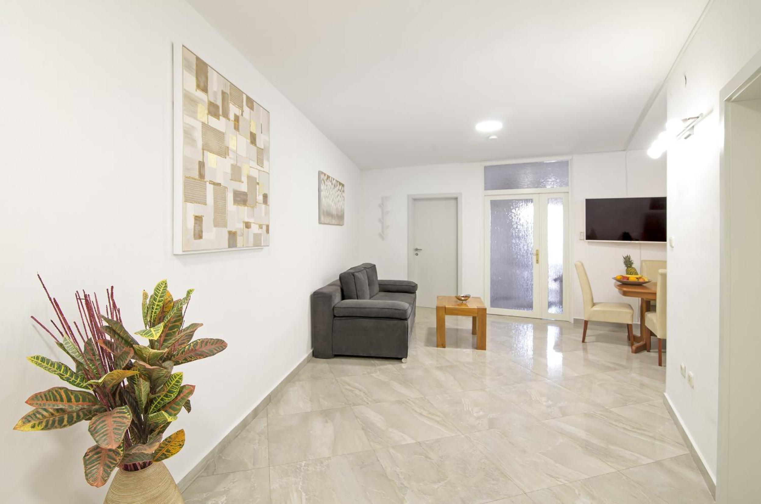 Family Two-Bedroom Apartment with Terrace photo 1