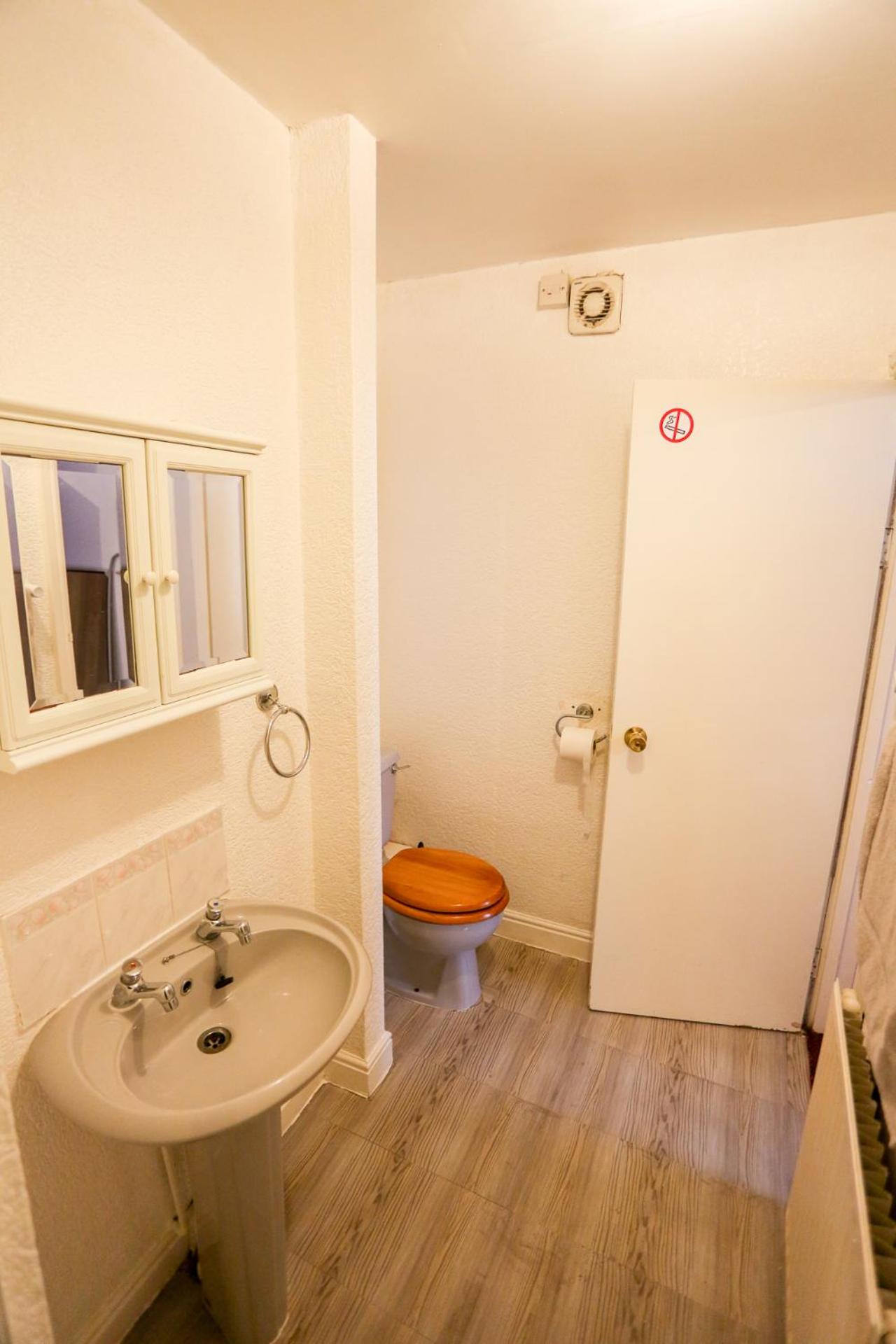 Budget Triple Room - Photo 7