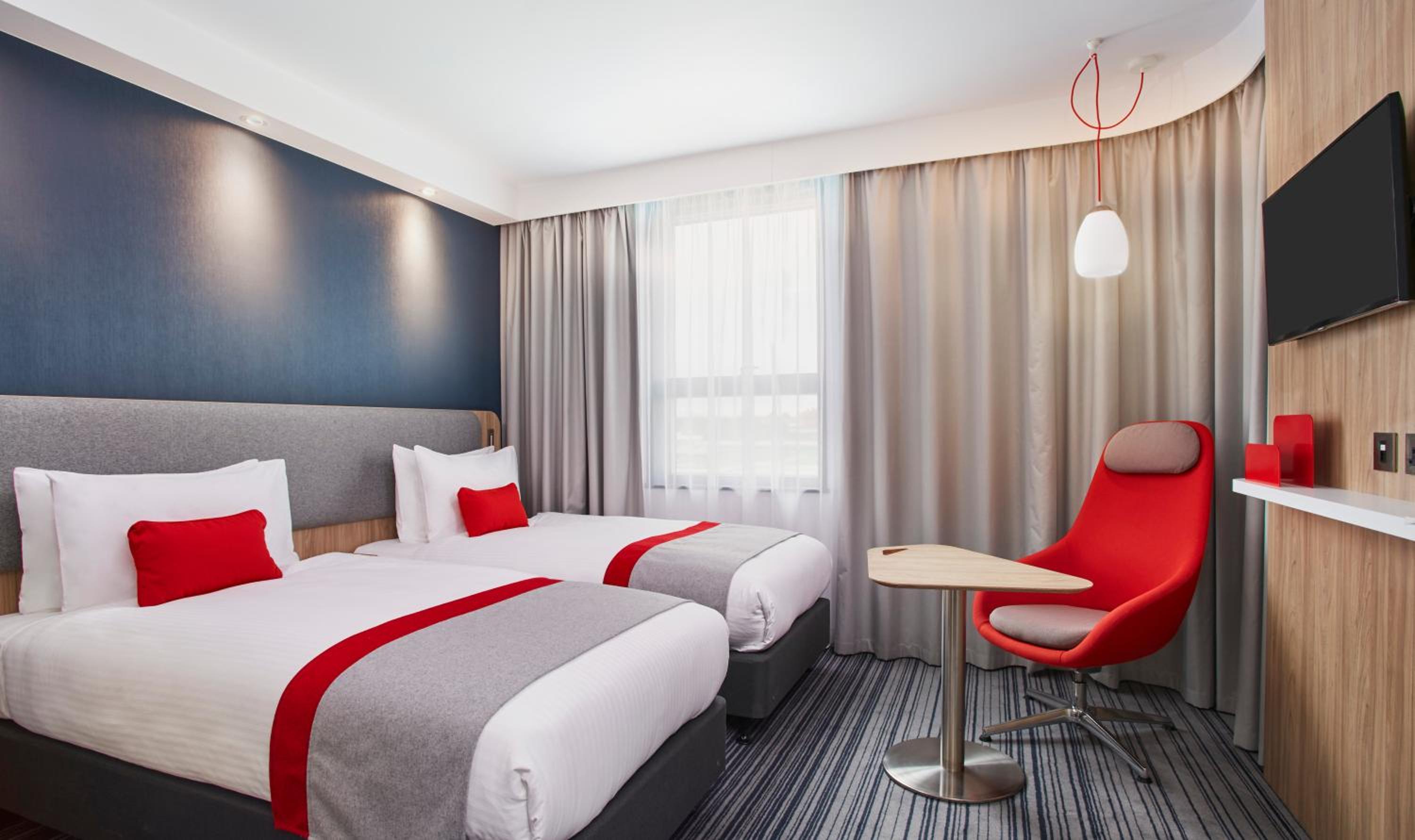 Standard Twin Room with Free Hot Breakfast - Photo 9