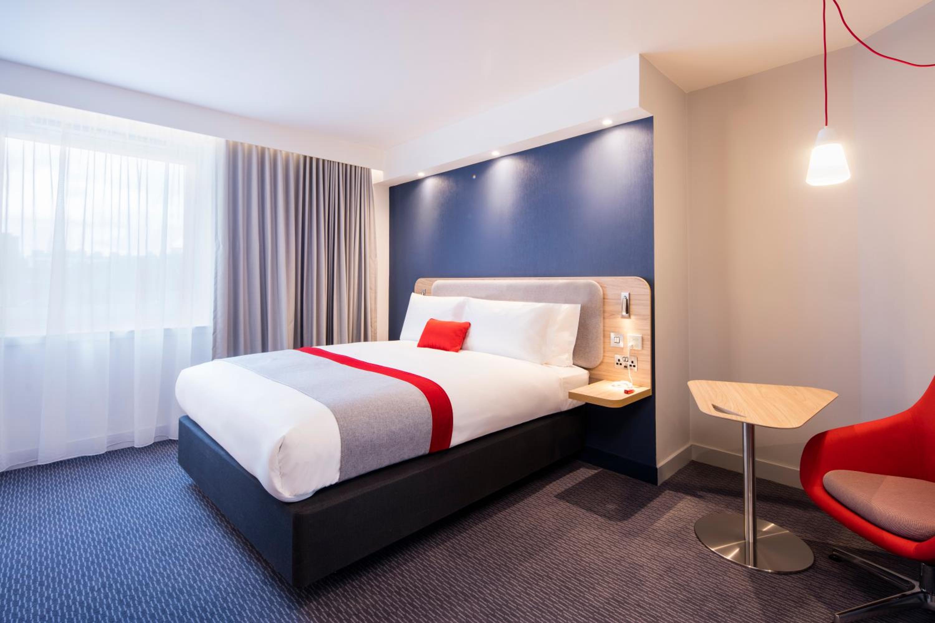 Standard Double Room with Free Hot Breakfast - Photo 8