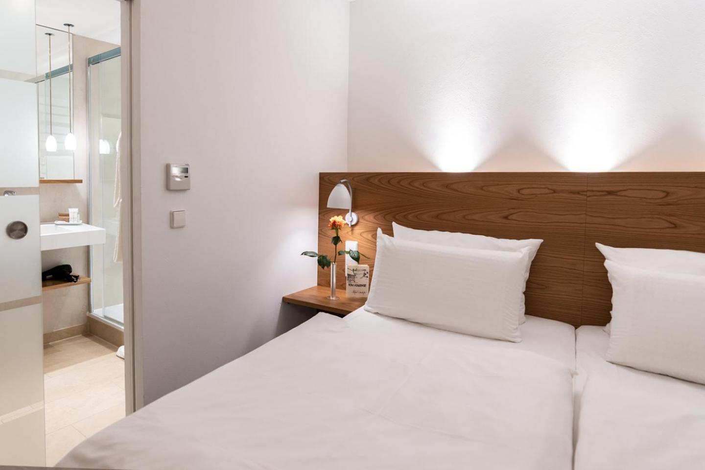 Deluxe Room B - Photo 11