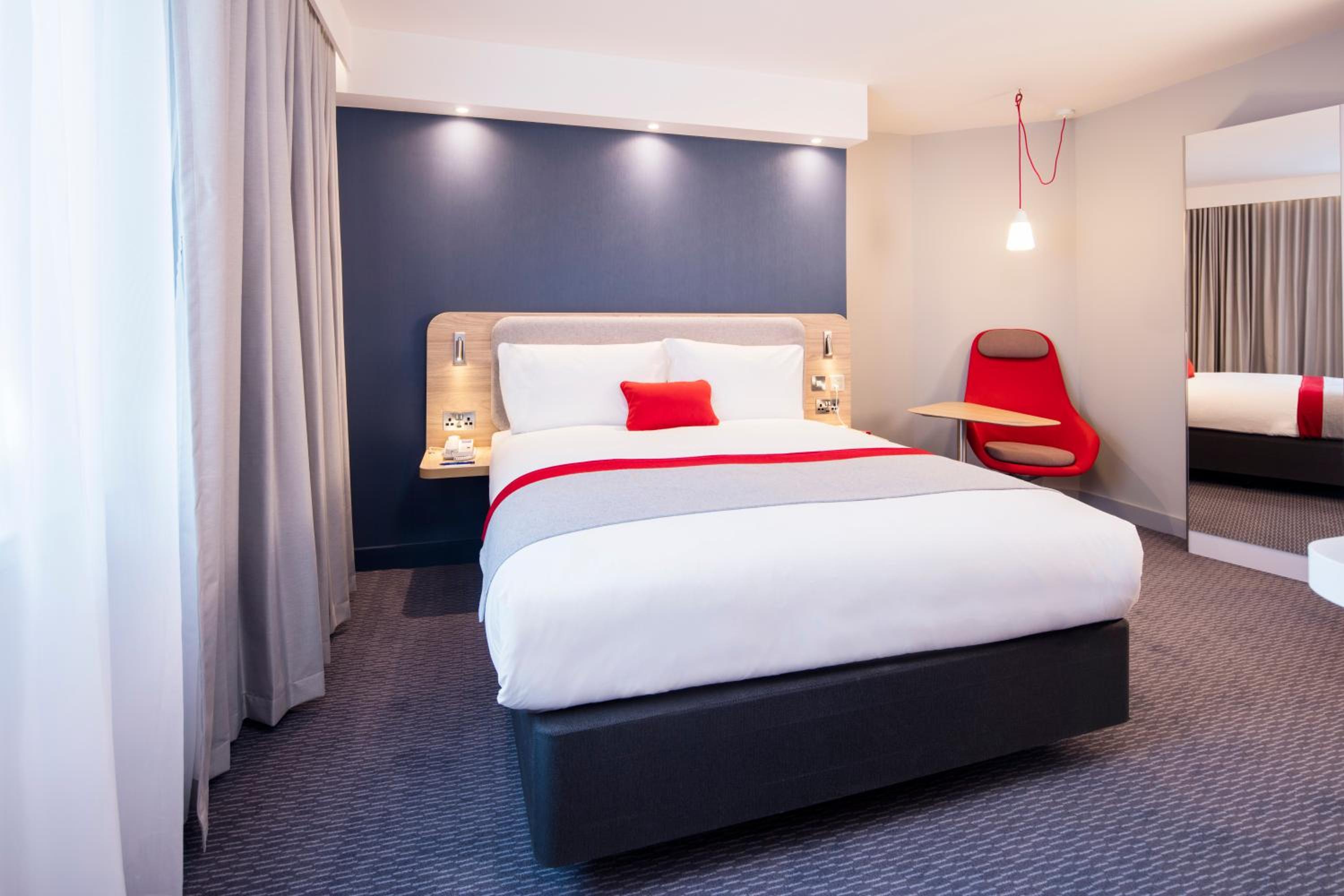 Standard Double Room with Free Hot Breakfast - Photo 10