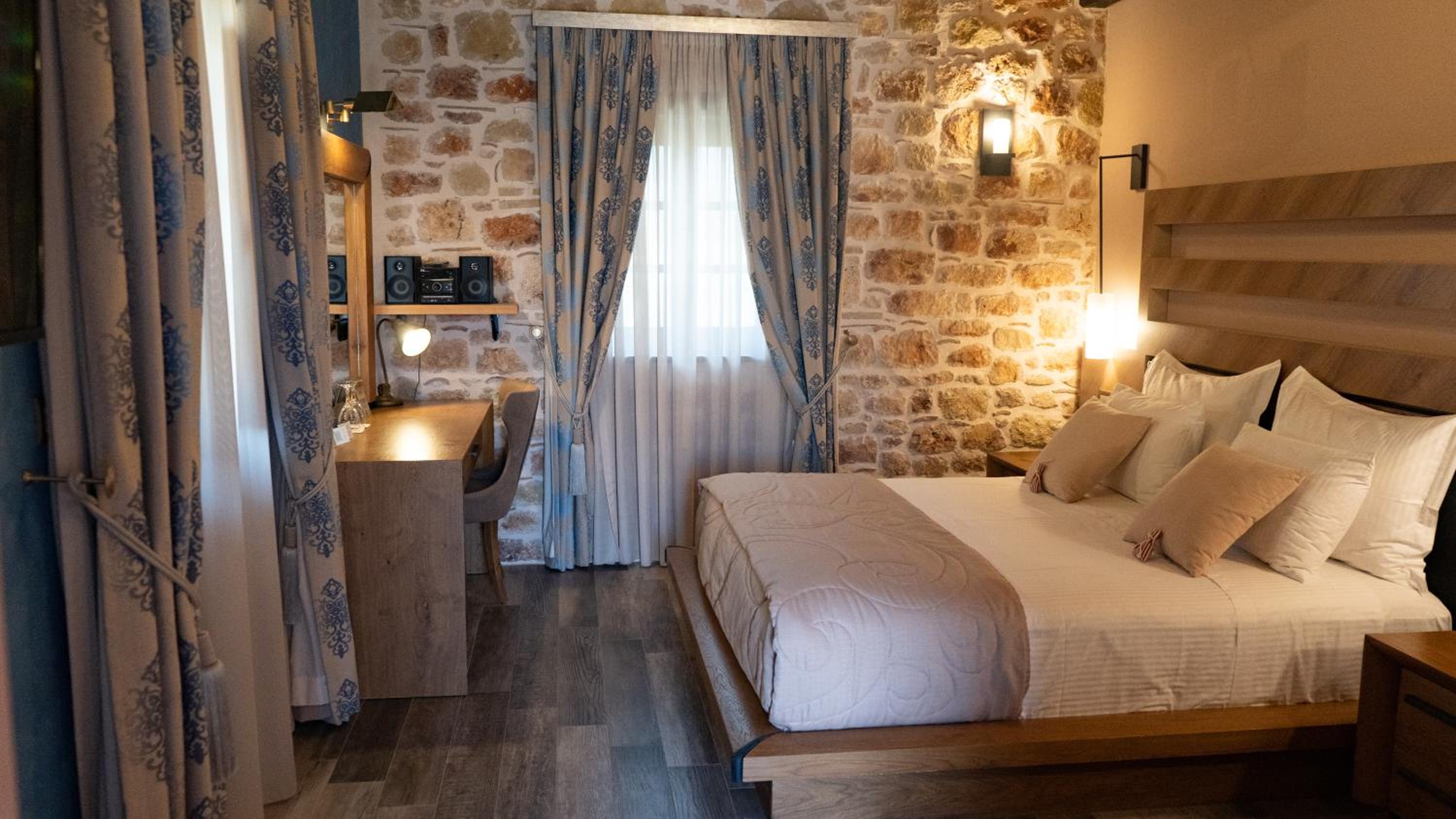 Deluxe Double Room - Photo 2