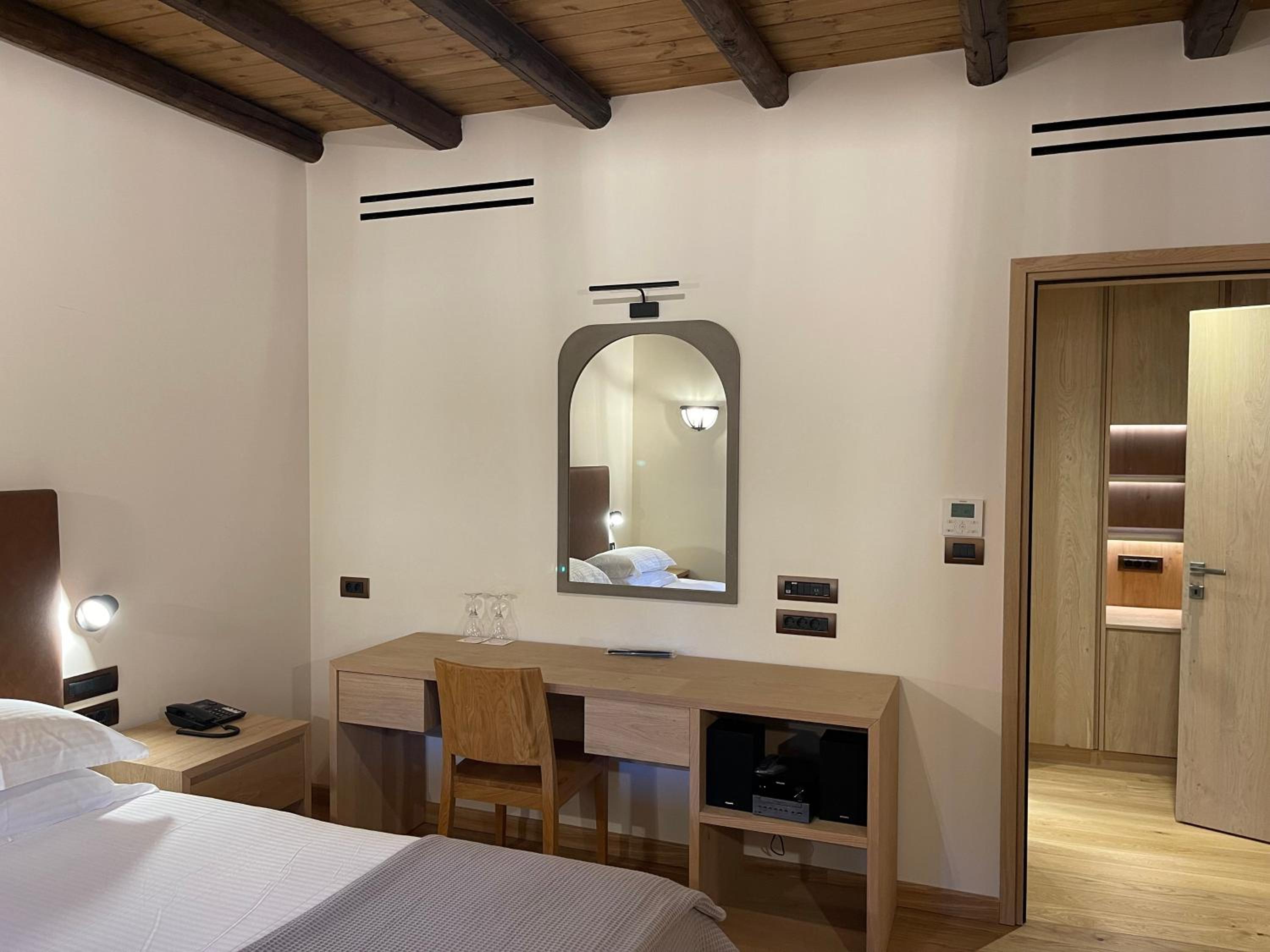 Junior Suite with Garden View - Photo 3