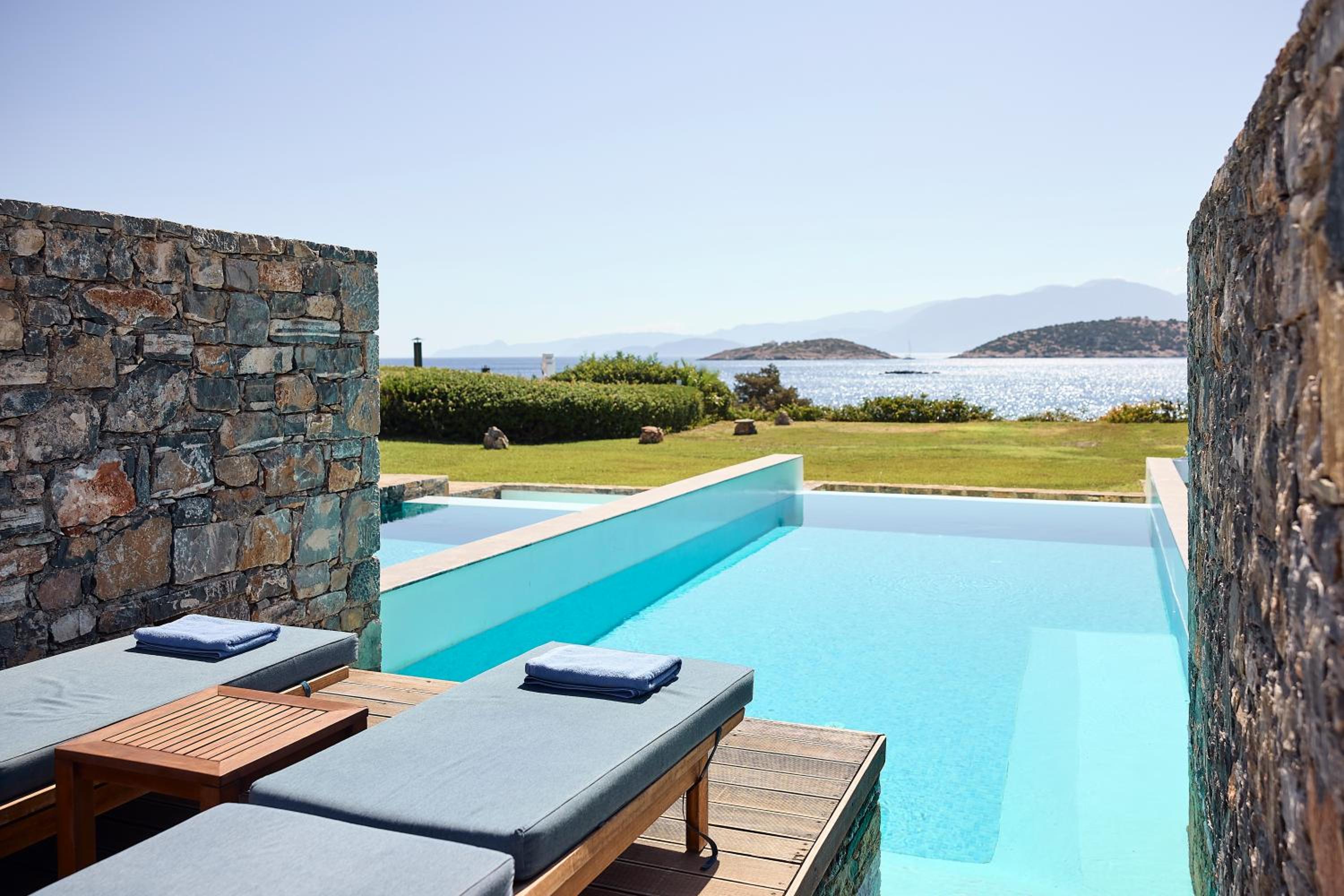 Classic Studio Private Pool Sea View