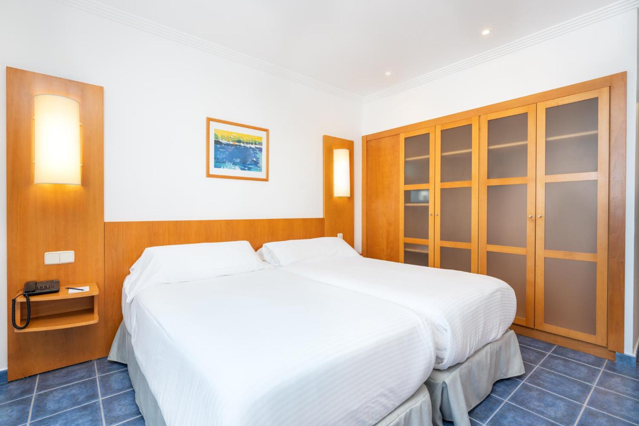 Habitación familiar (2 adultos + 1 niño)
