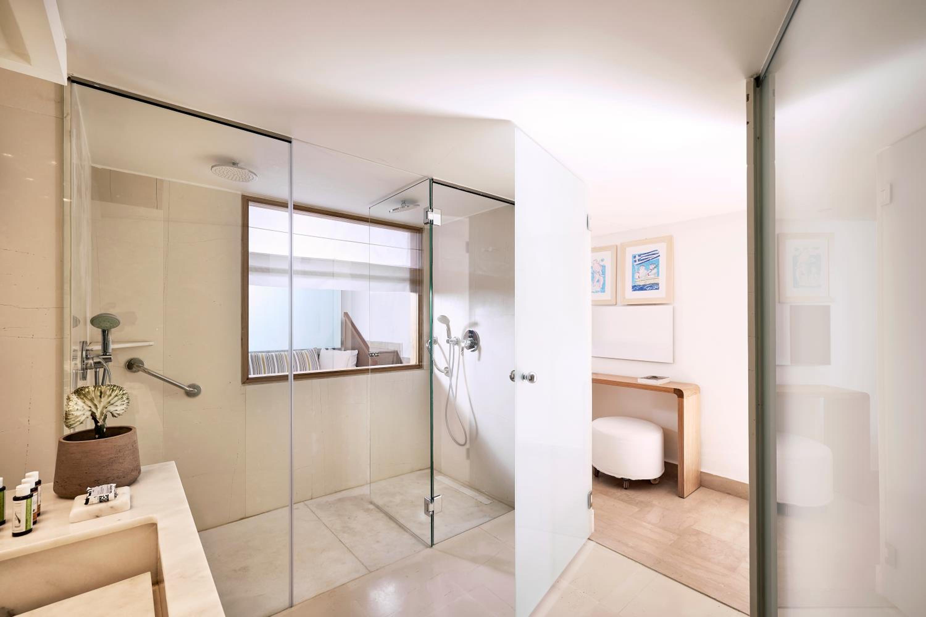 Club Οpen Plan Mezzanine Suite Private Pool Seafront - Odysseas 1/ Odysseas 2