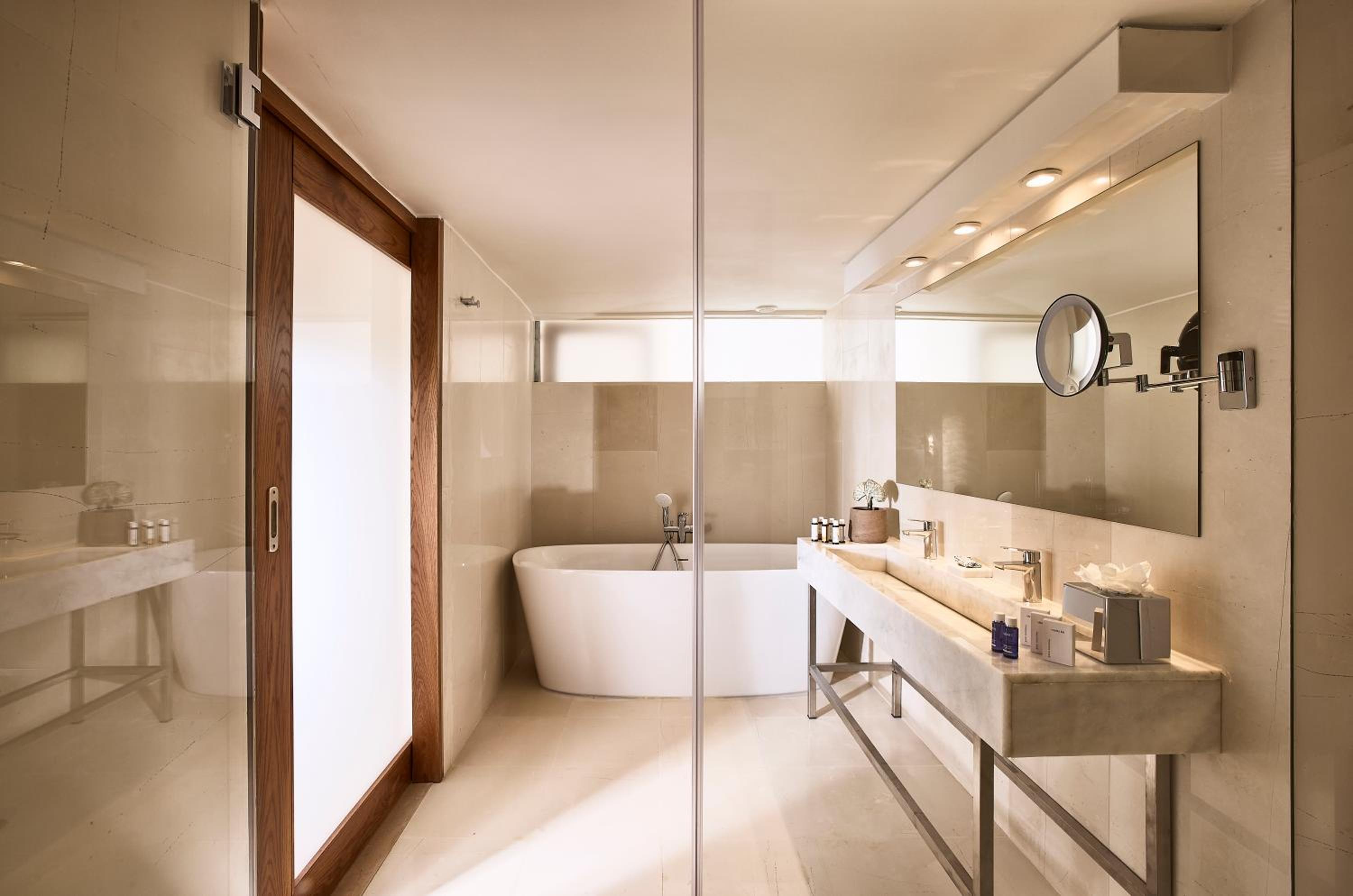 Club Οpen Plan Mezzanine Suite Private Pool Seafront - Odysseas 1/ Odysseas 2