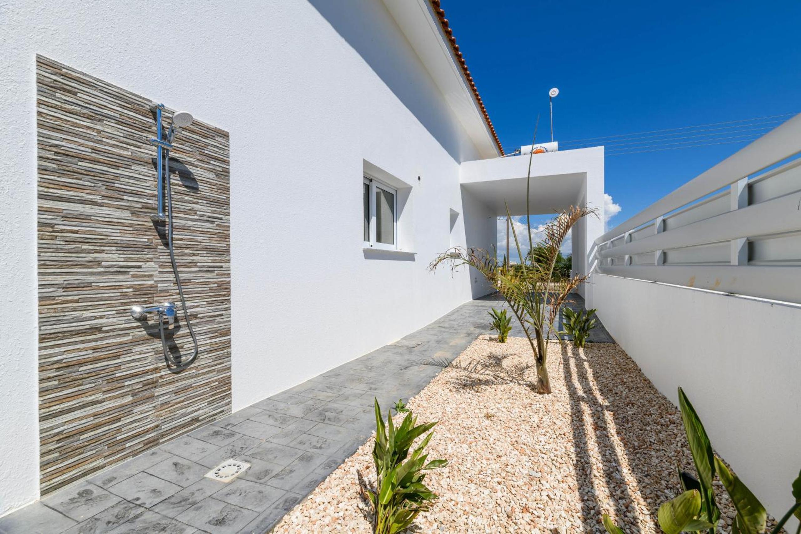 Villa photo 2
