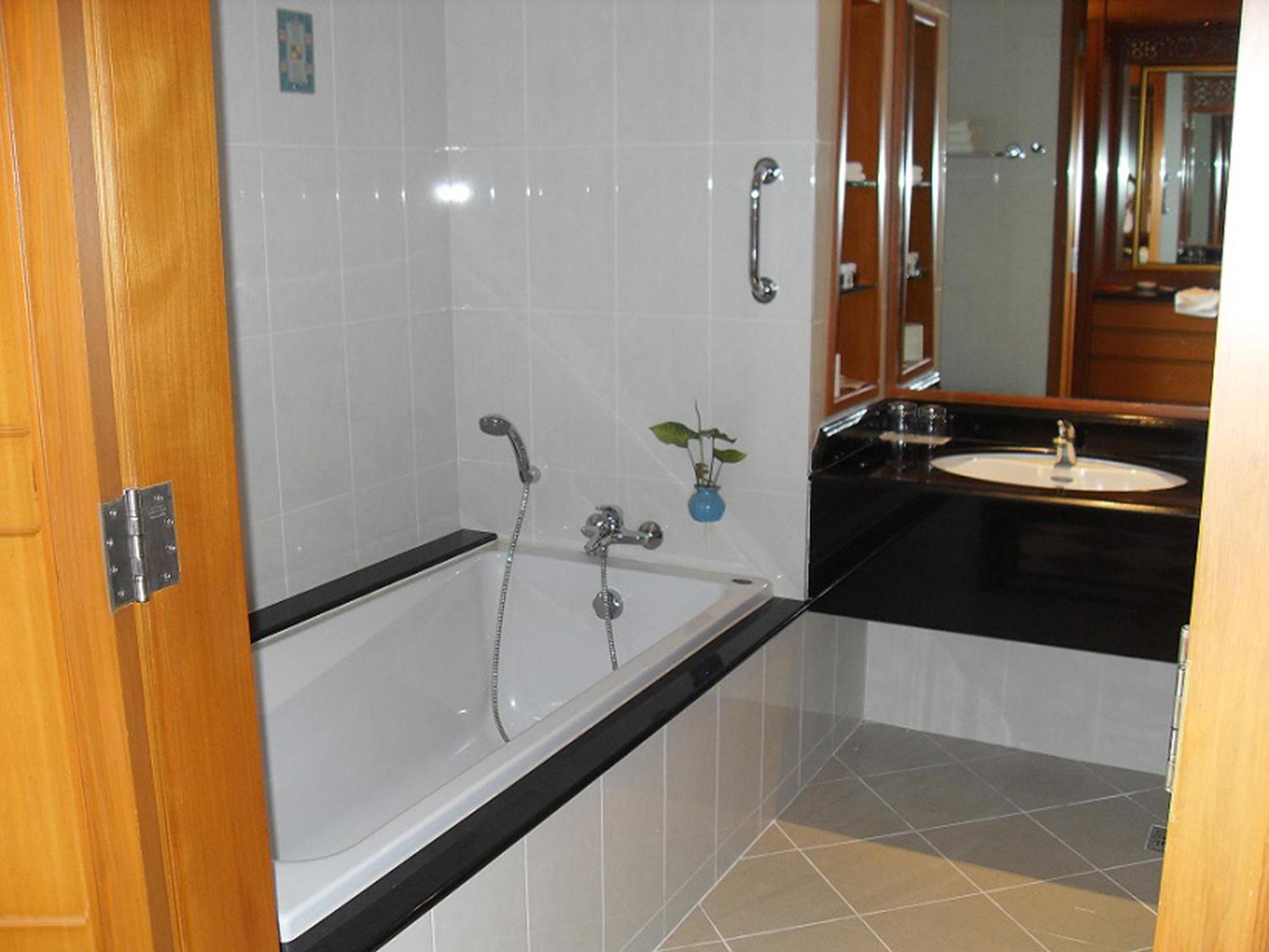 Deluxe Double or Twin Room - Photo 5
