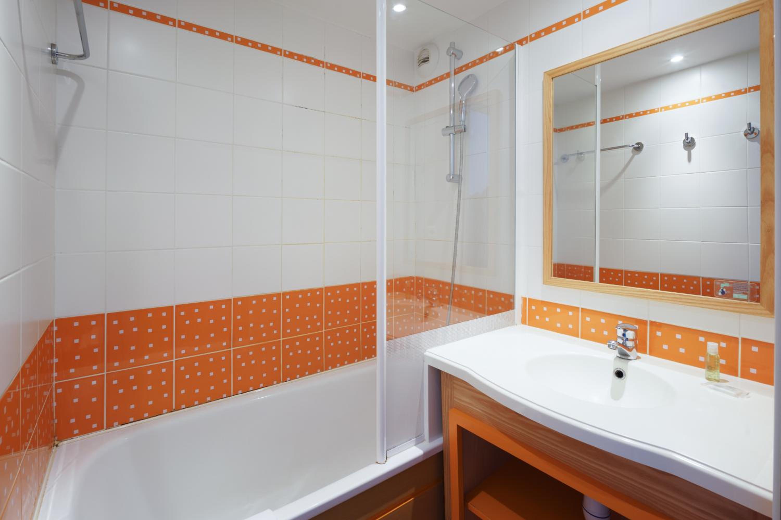 One-Bedroom Duplex Apartment with Balcony (4 People) photo 2