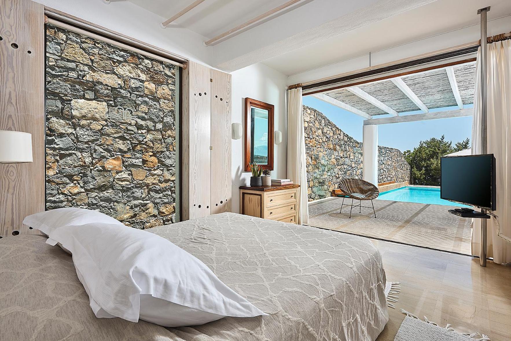 Thalassa - 3 Bedroom Villa with Private Pool - Seafront