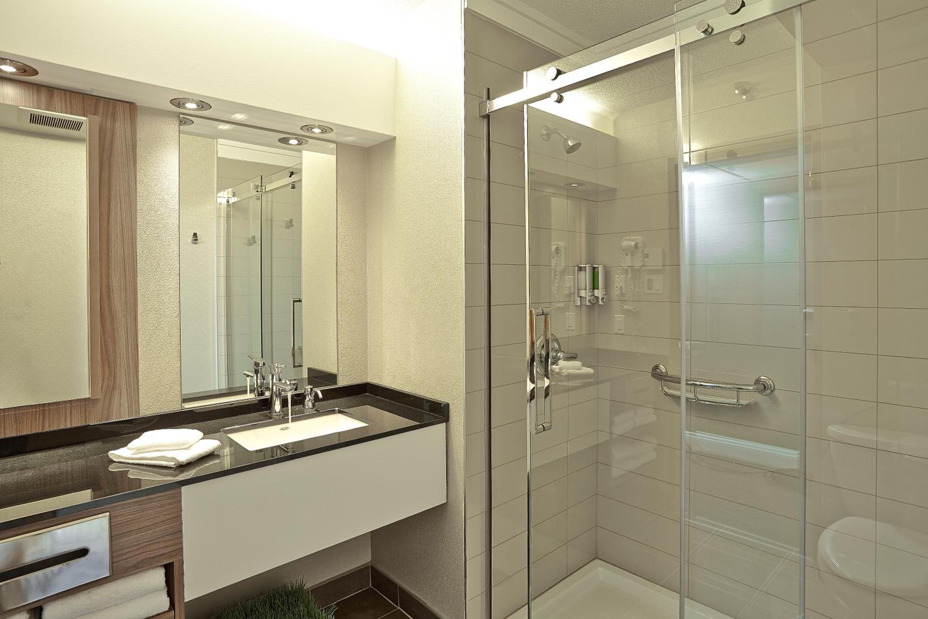 Queen Room - Ground Floor thumbnail 5