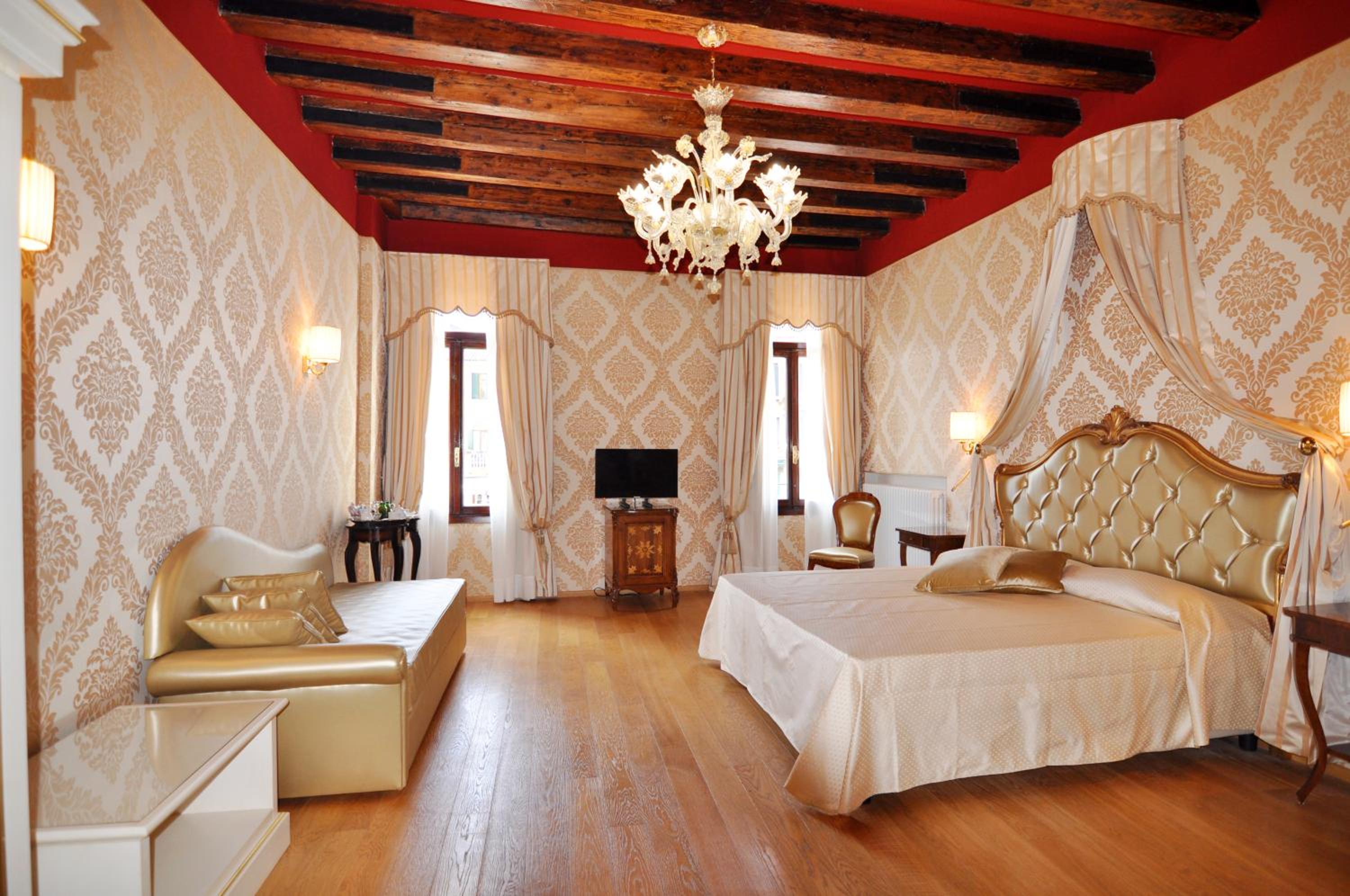 Junior Suite with Canal View photo 3