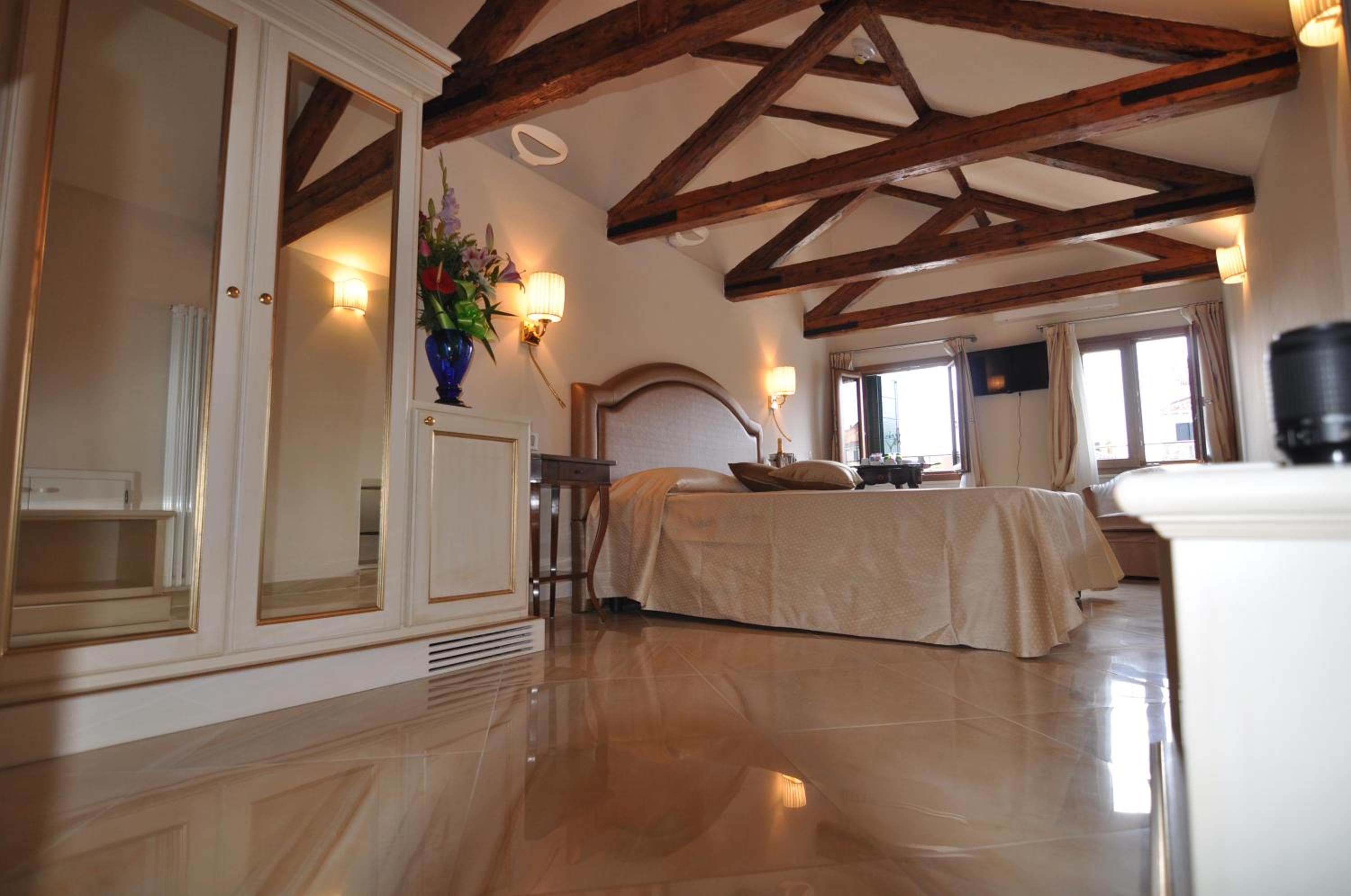Suite with Canal View photo 3