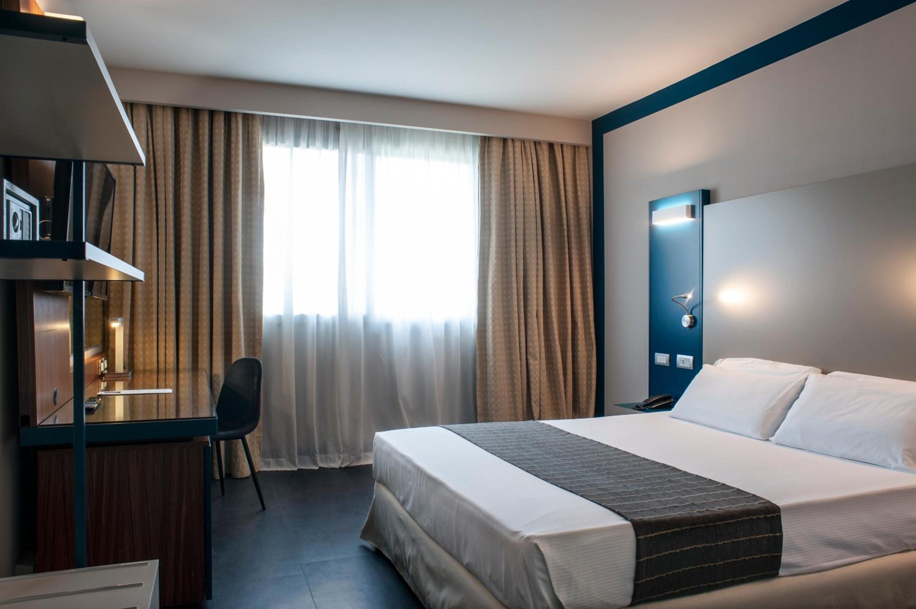 Executive Double Room - Photo 12