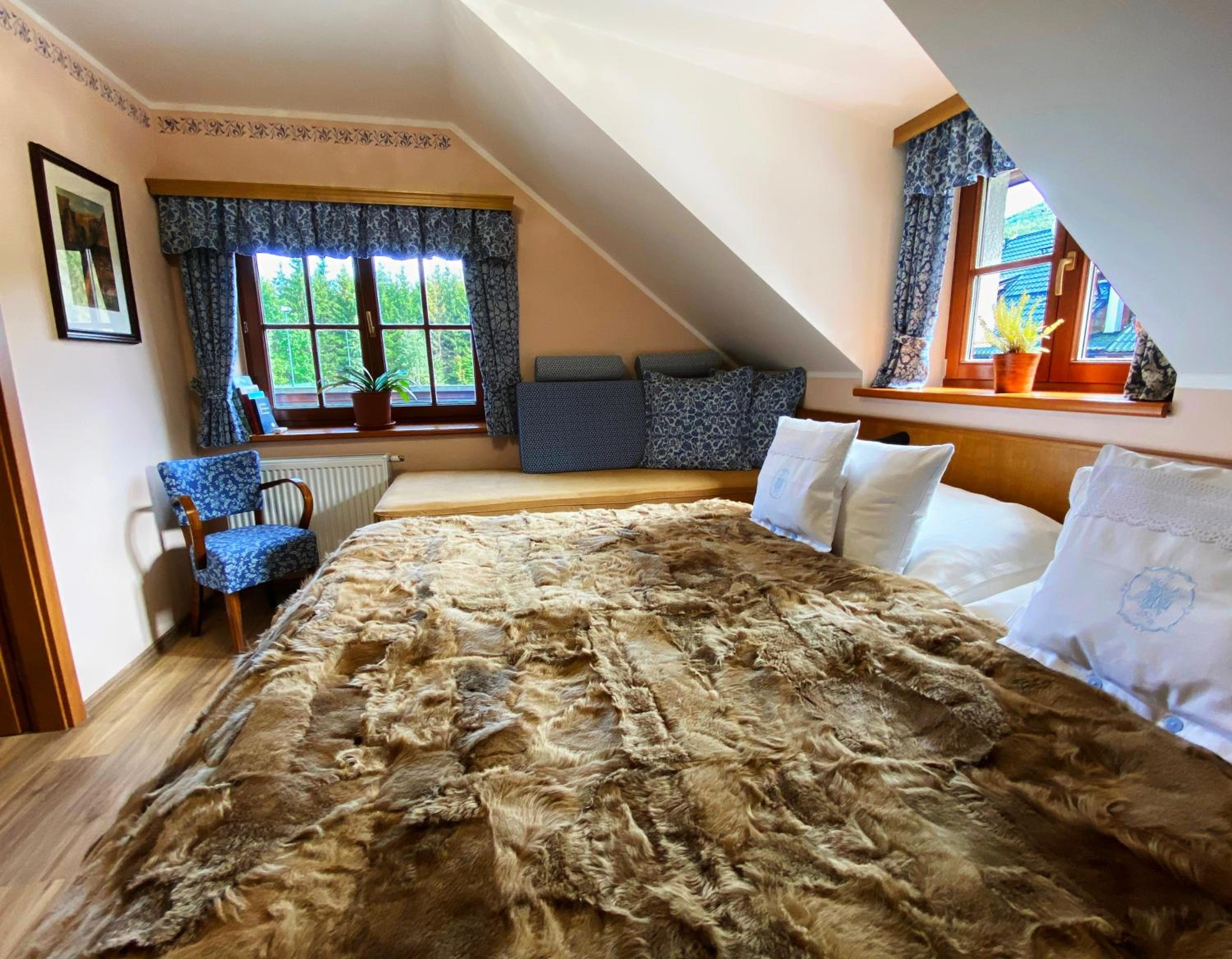 Suite with Hot Tub - Photo 5