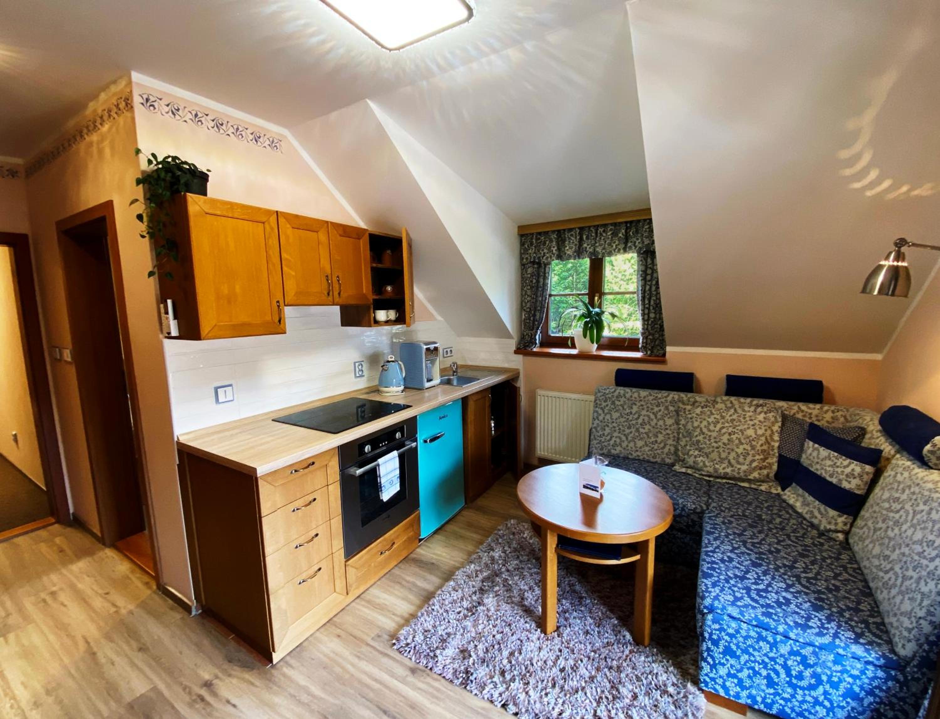 Suite with Hot Tub - Photo 6