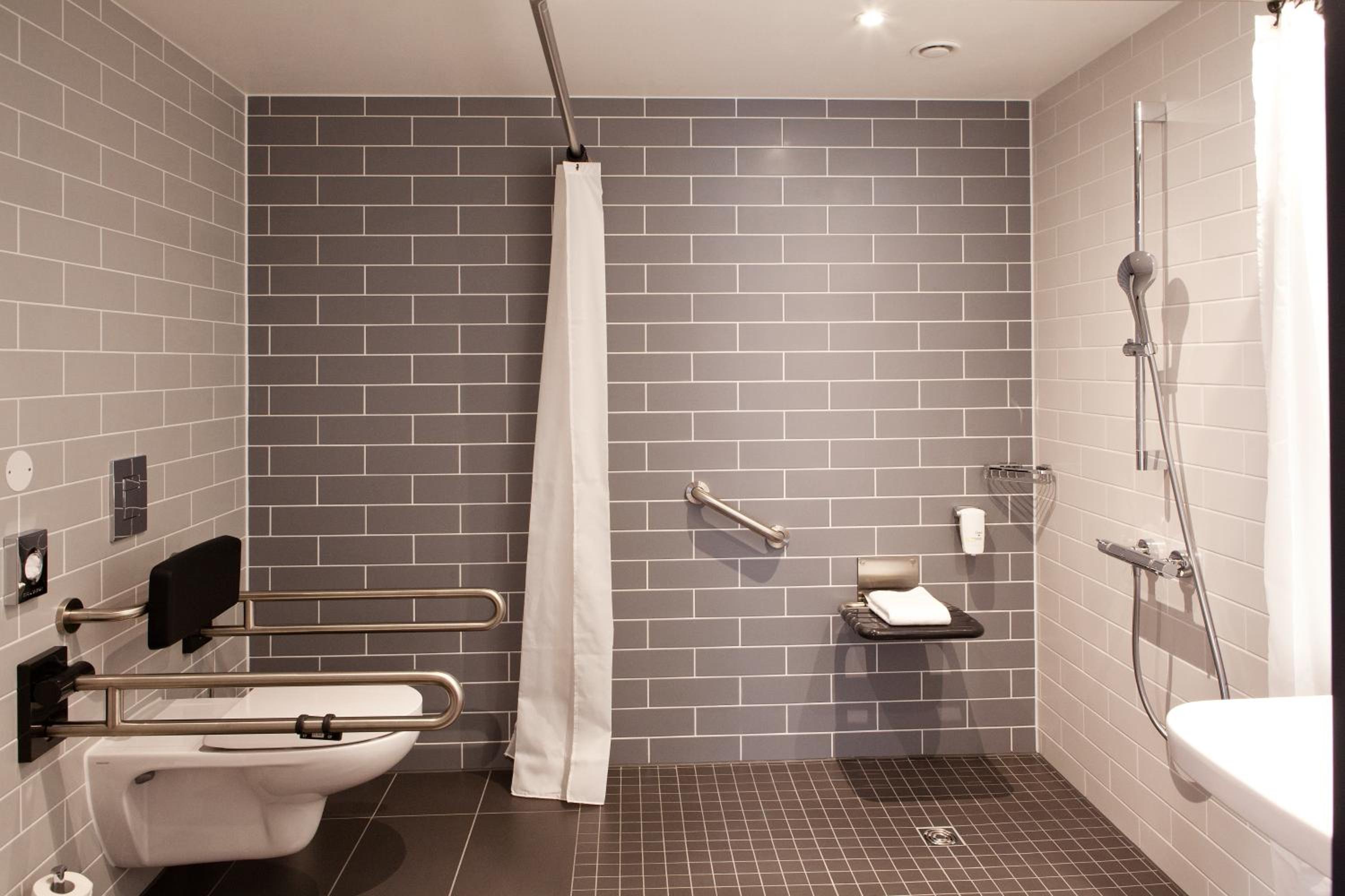 Standard Queen Room - Accessible with Free Breakfast - Photo 3