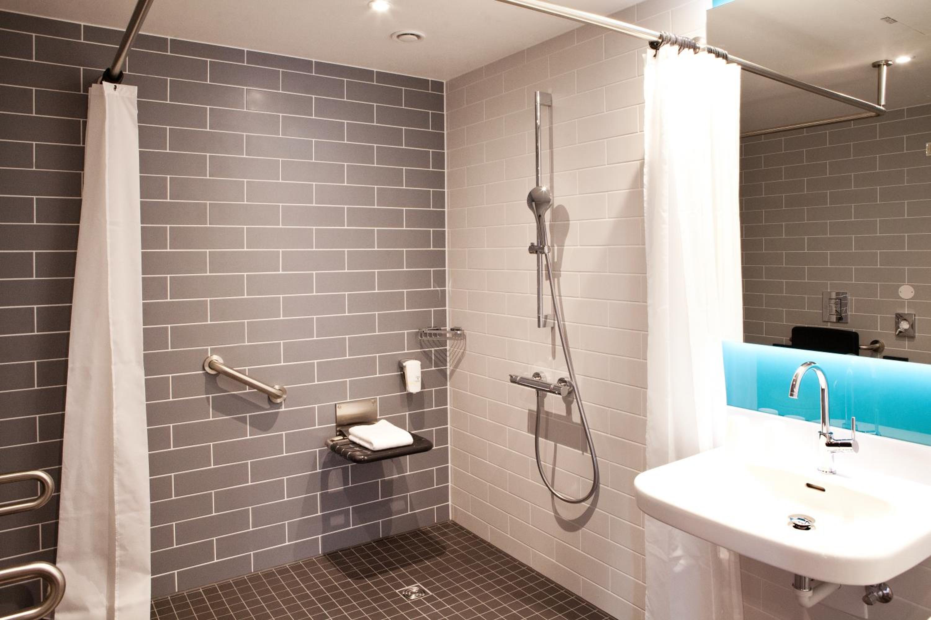 Standard Queen Room - Accessible with Free Breakfast - Photo 2