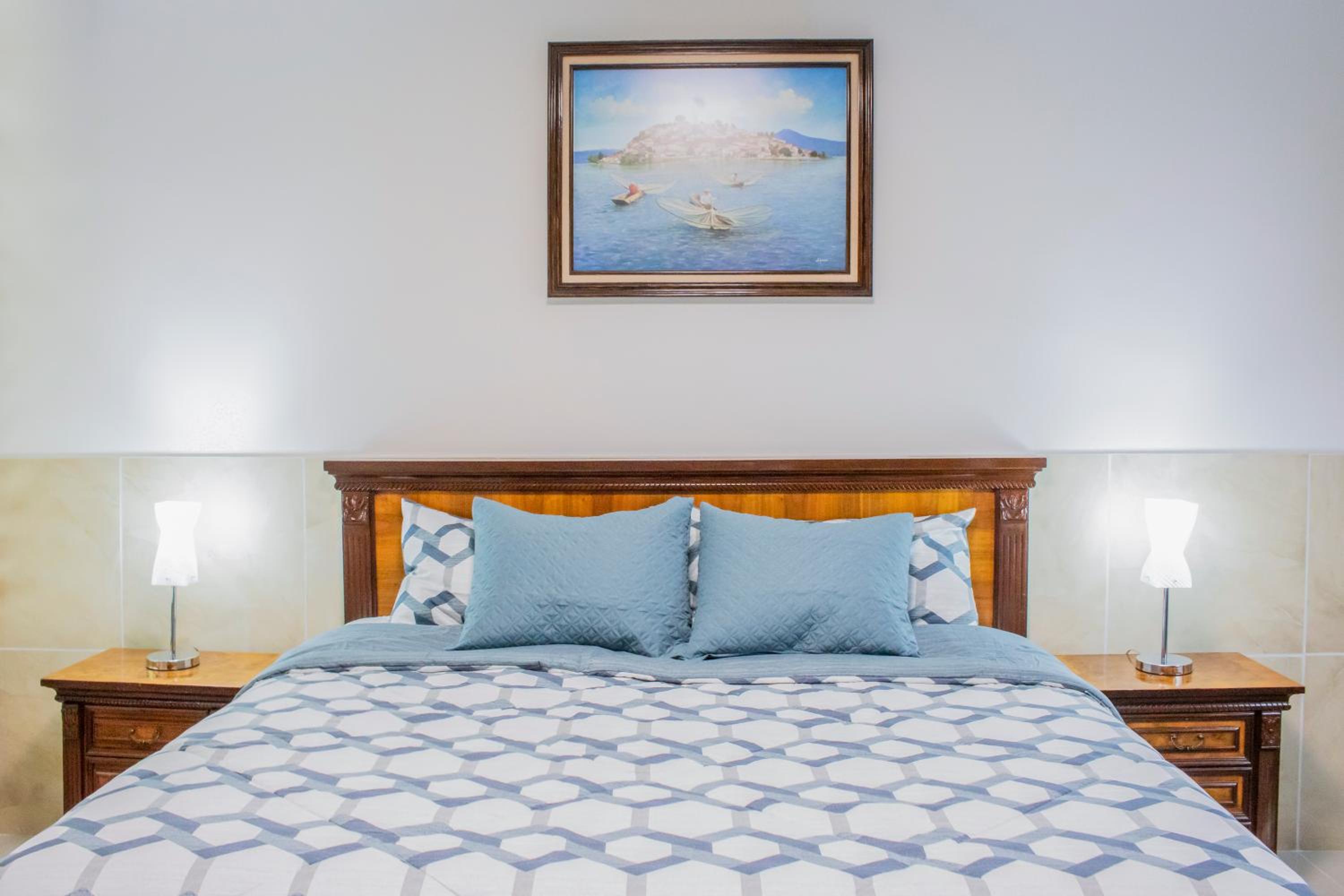 Deluxe King Room - Photo 4