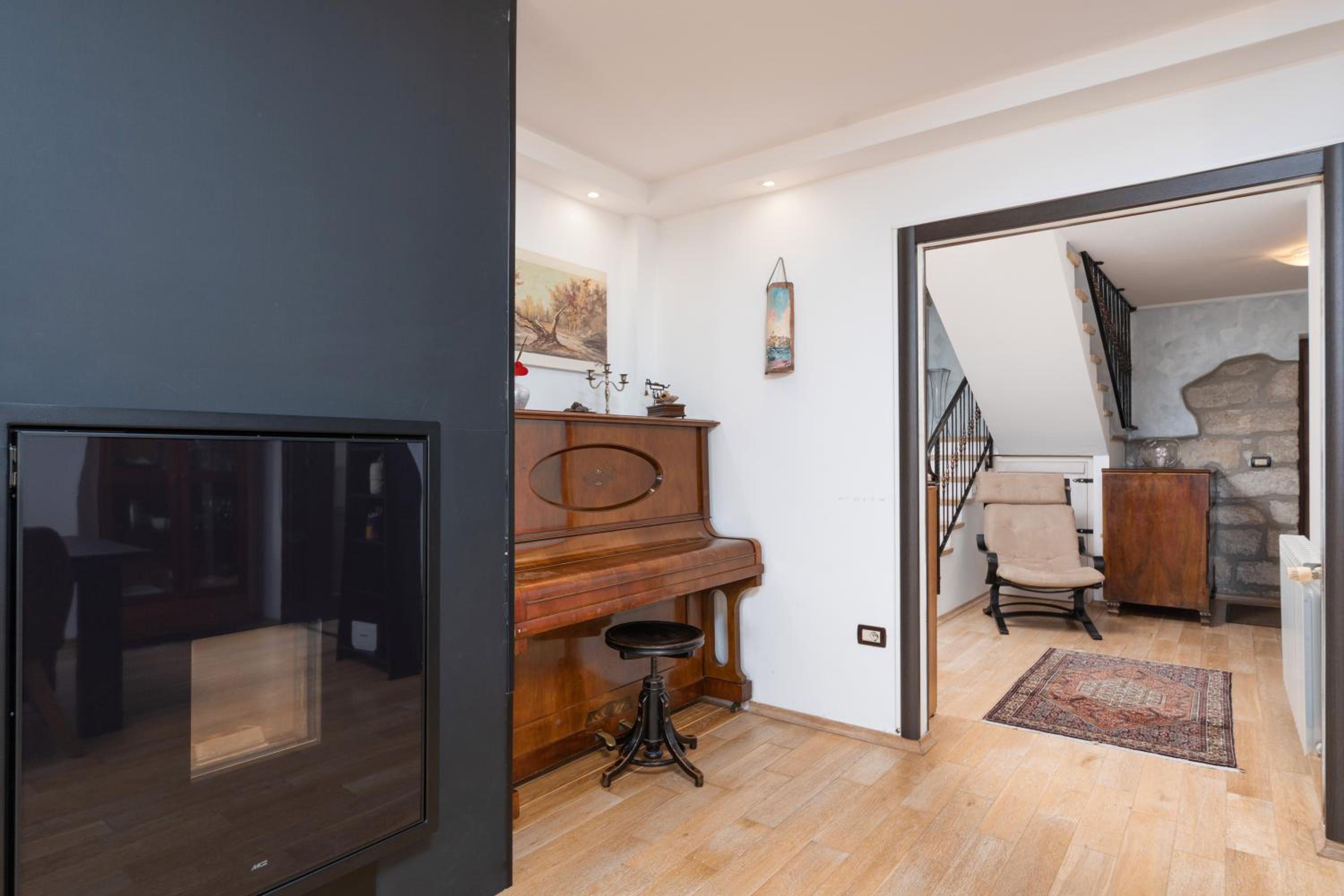 Three-Bedroom Apartment photo 2