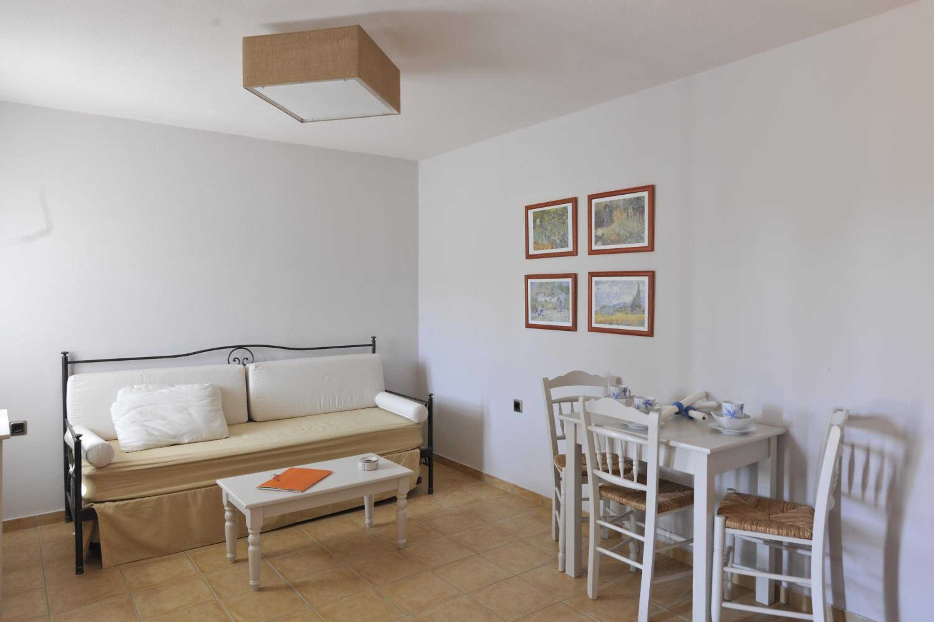Apartment - Ground Floor - Photo 2