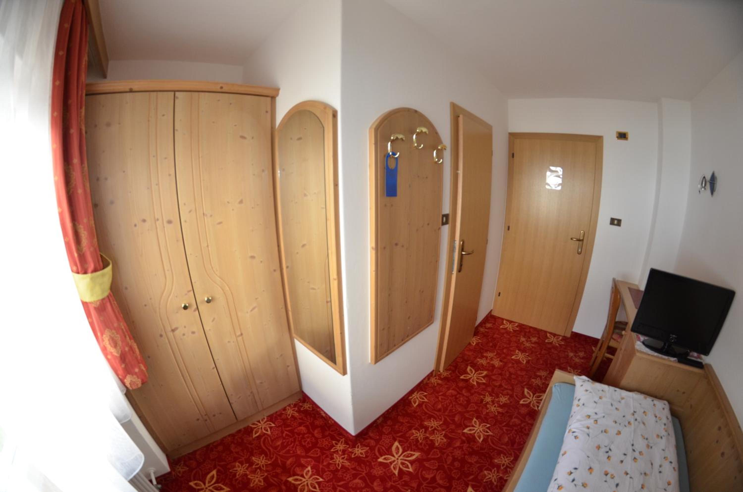 Single Room photo 2